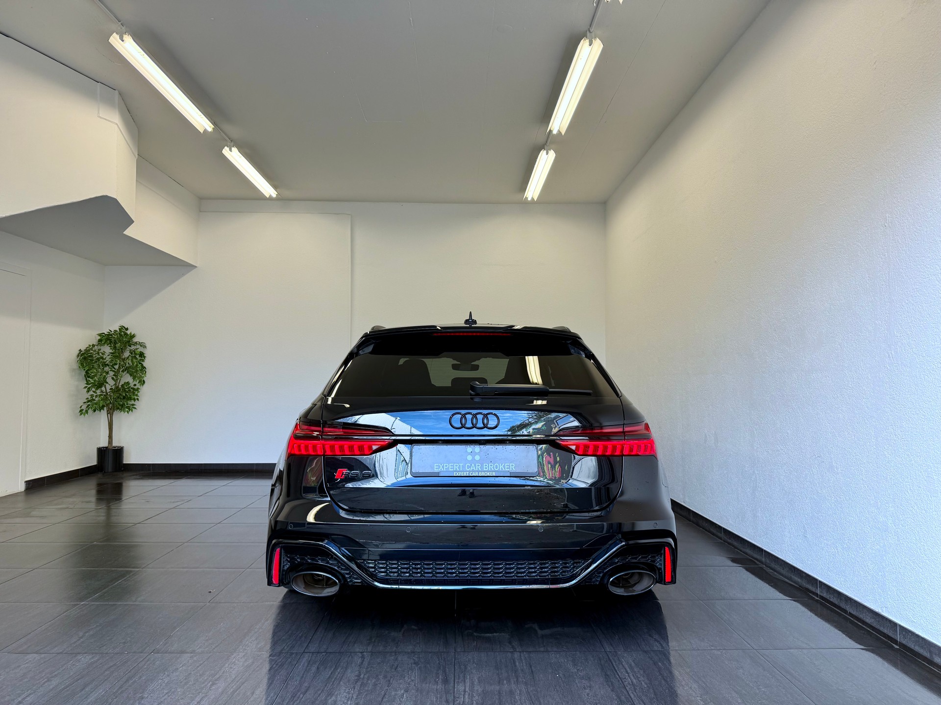 AUDI RS6 Avant 4.0 TFSI V8 quattro "ALL BLACK"-image-10