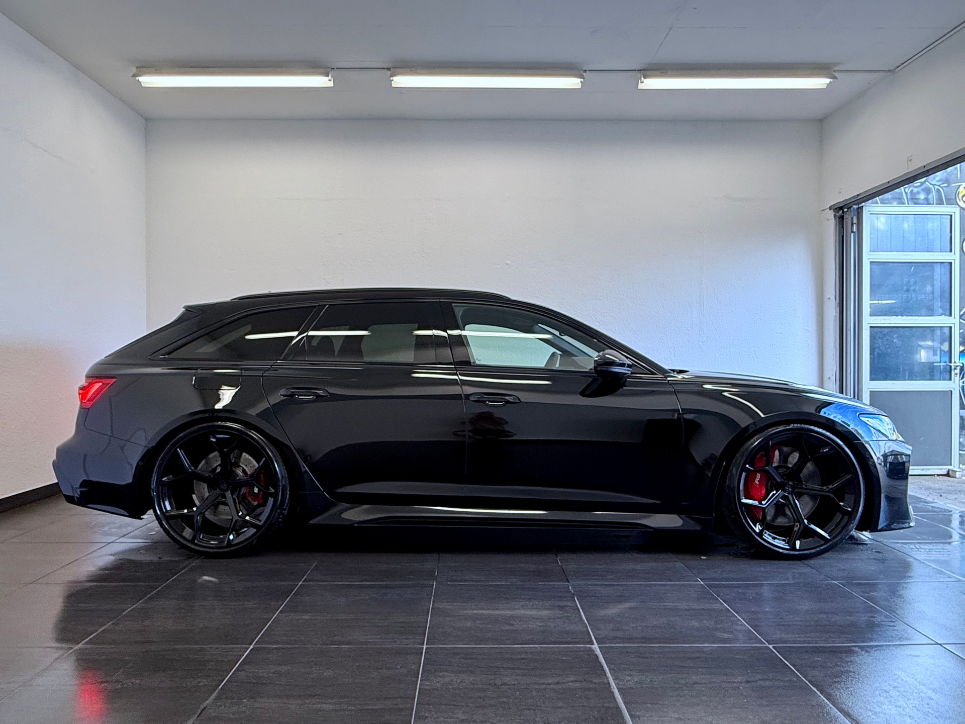 AUDI RS6 Avant 4.0 TFSI V8 quattro "ALL BLACK"-image-3