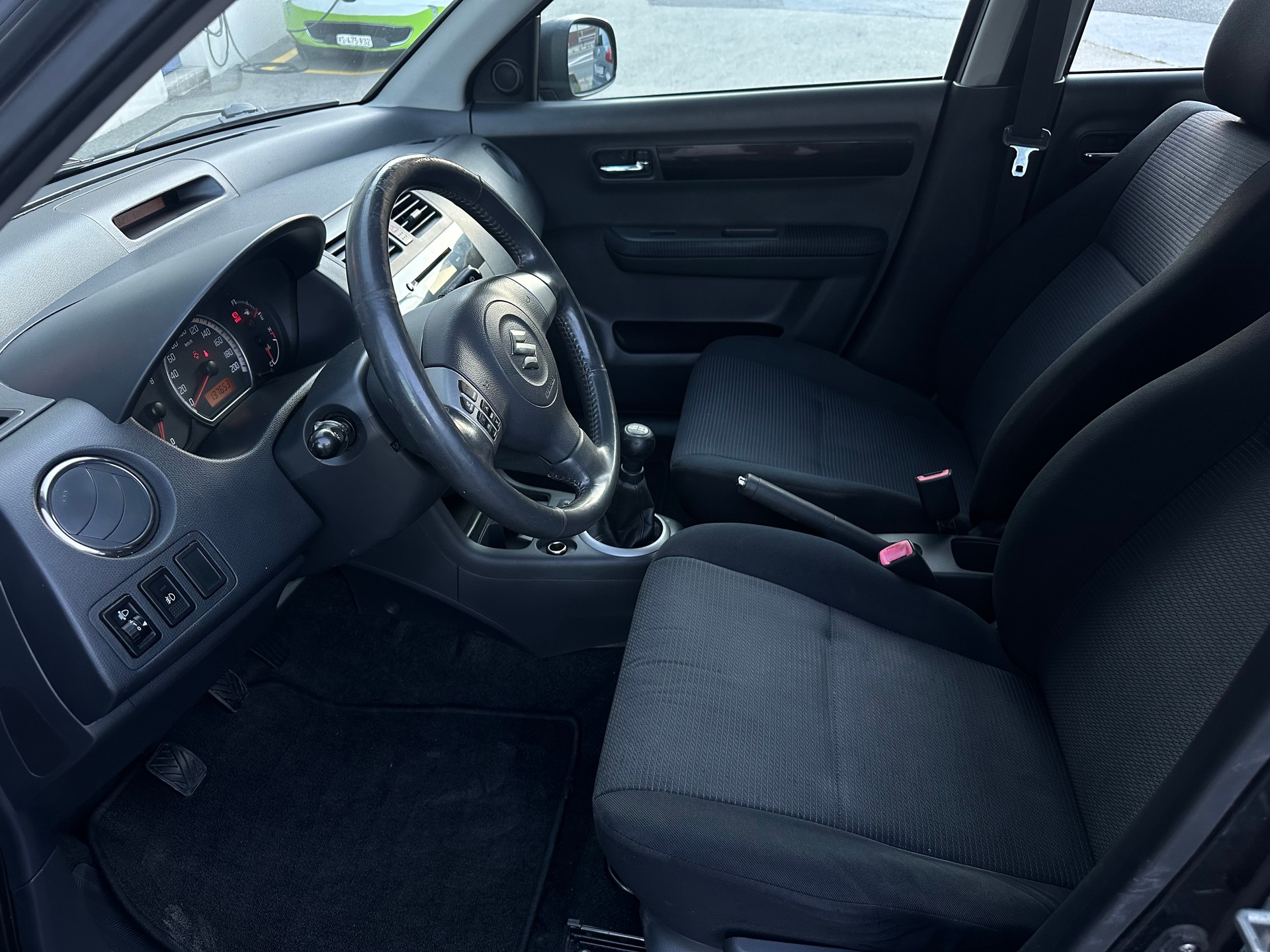 SUZUKI Swift 1.3i 16V GL Top 4x4-image-8
