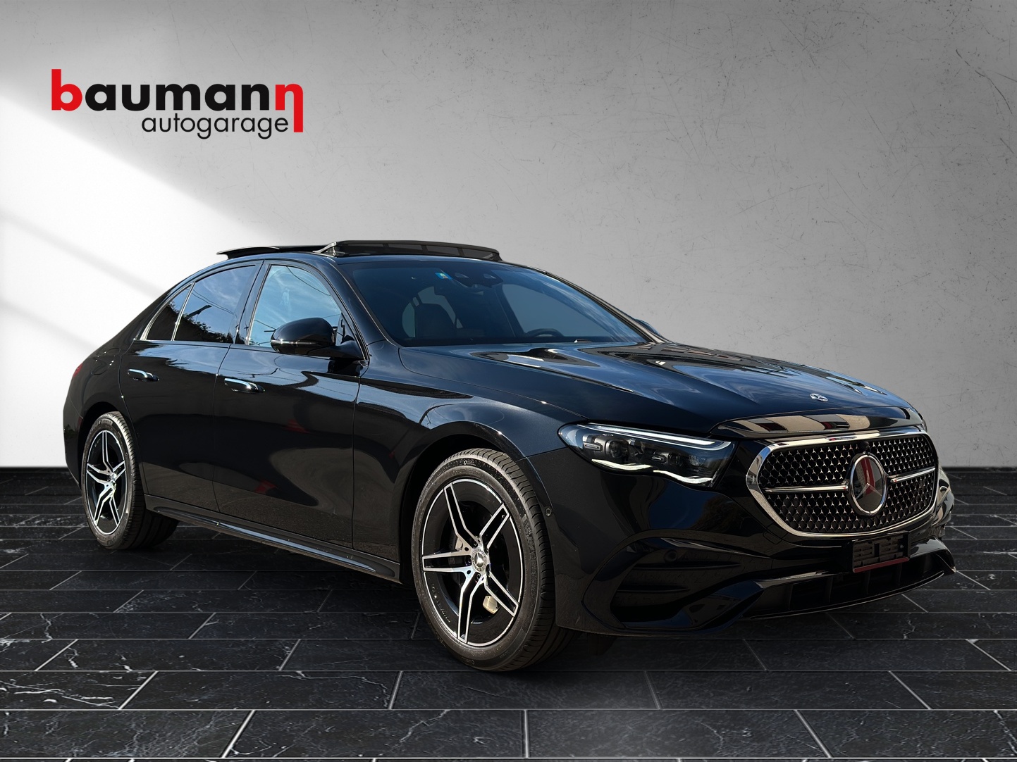 MERCEDES-BENZ E 220 d 4Matic 9G-Tronic-showroom-element-1