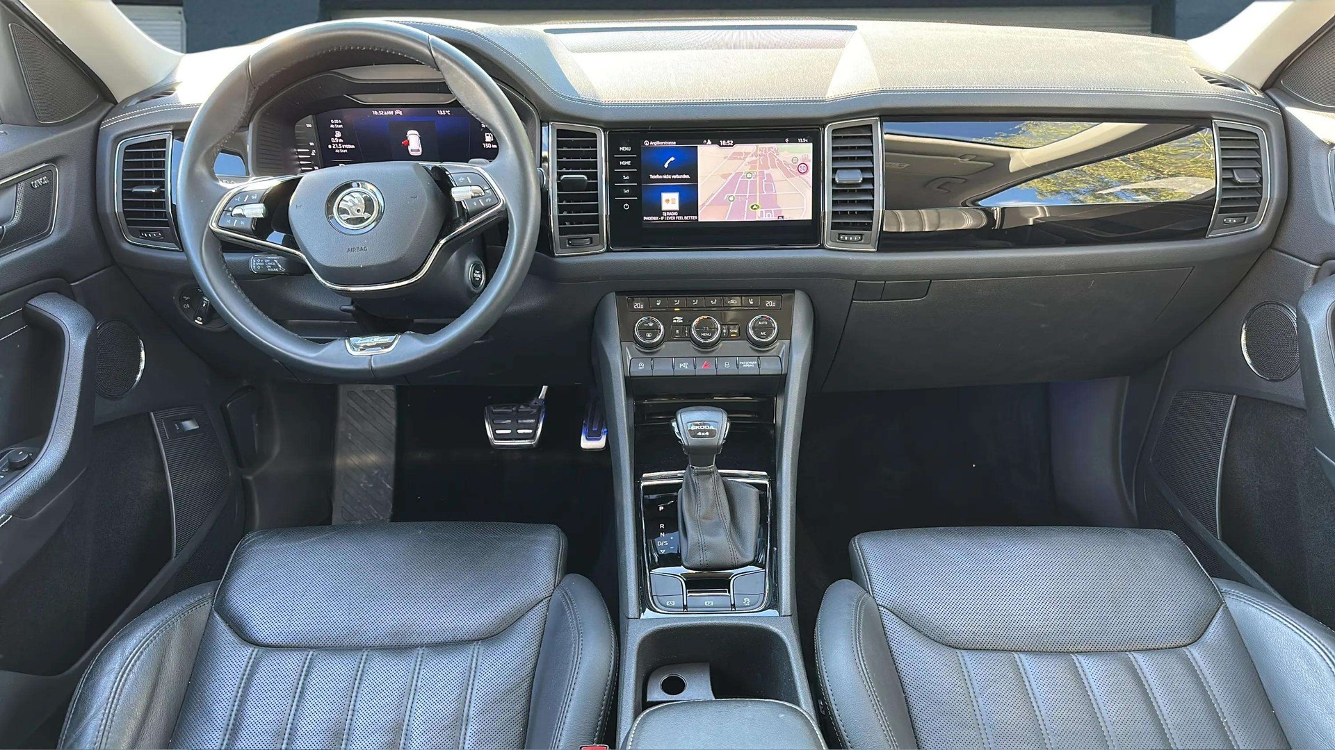 SKODA Kodiaq 2.0 TSI 4x4 L&K mit AHK & Standheizung + Panoramadach-image-8