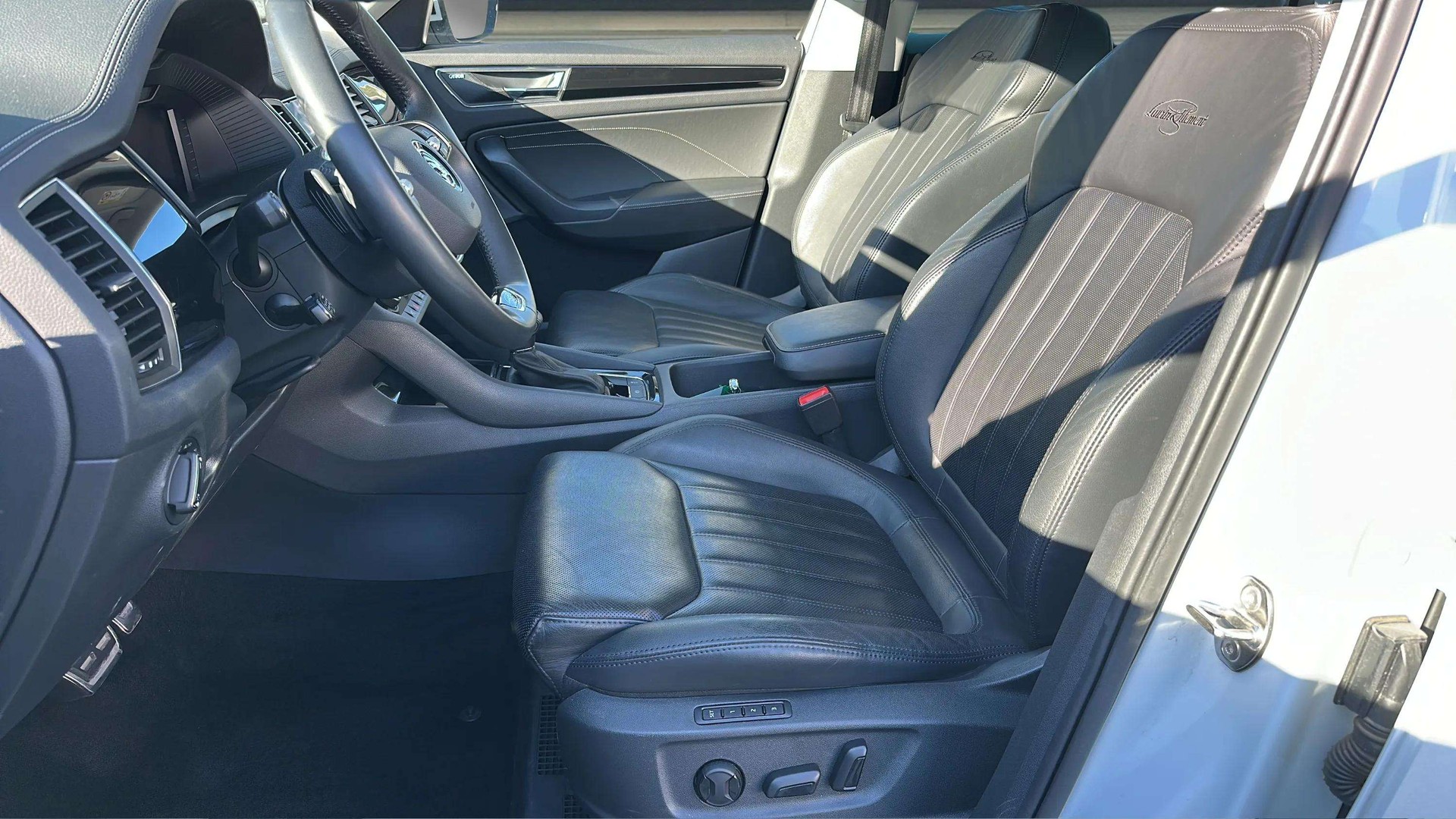 SKODA Kodiaq 2.0 TSI 4x4 L&K mit AHK & Standheizung + Panoramadach-image-9