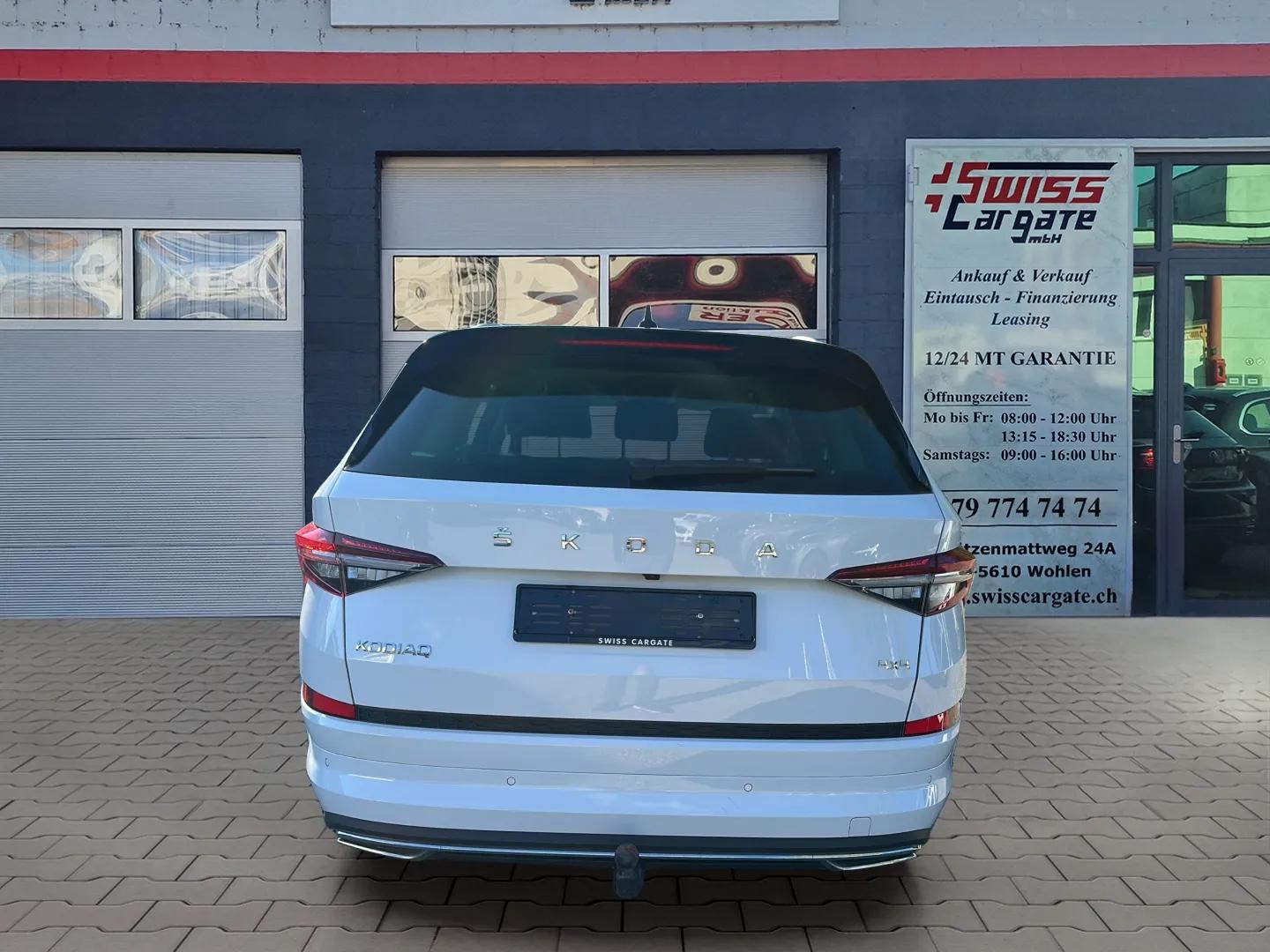 SKODA Kodiaq 2.0 TSI 4x4 L&K mit AHK & Standheizung + Panoramadach-image-5