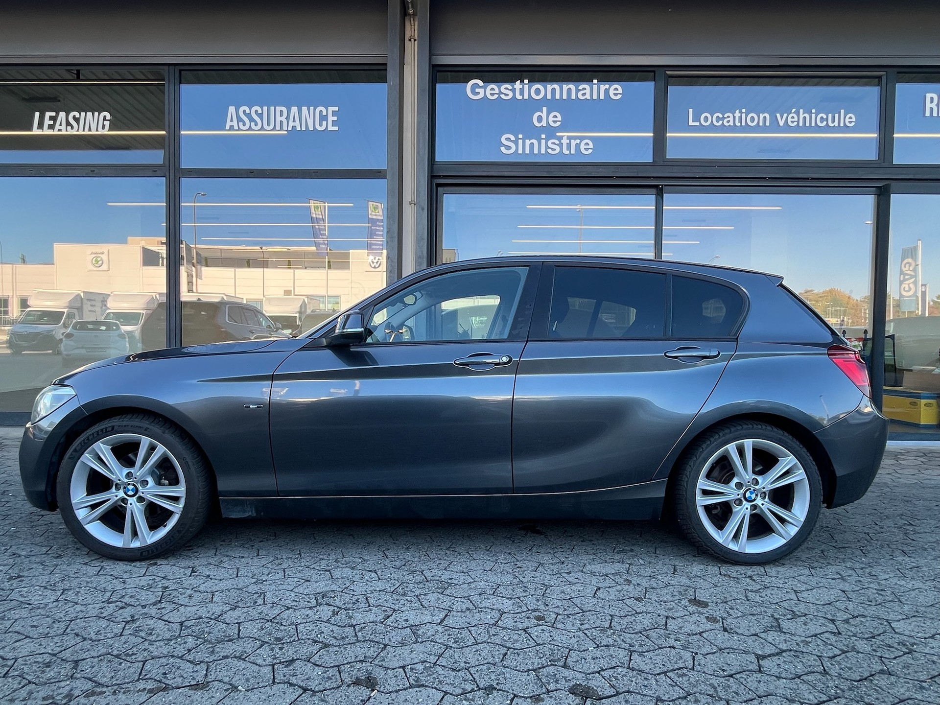 BMW 120d xDrive Sport Line-image-3