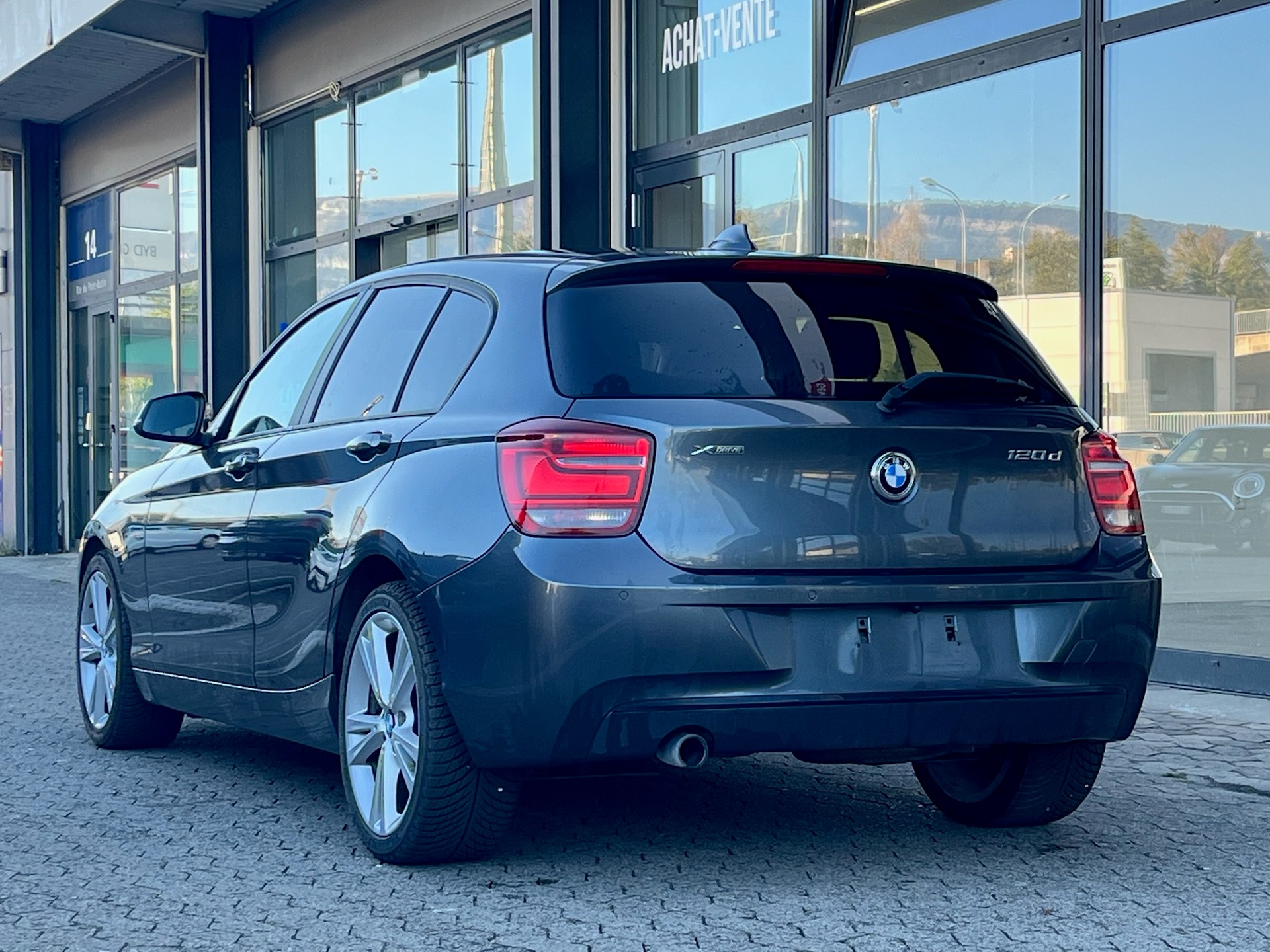 BMW 120d xDrive Sport Line-image-4