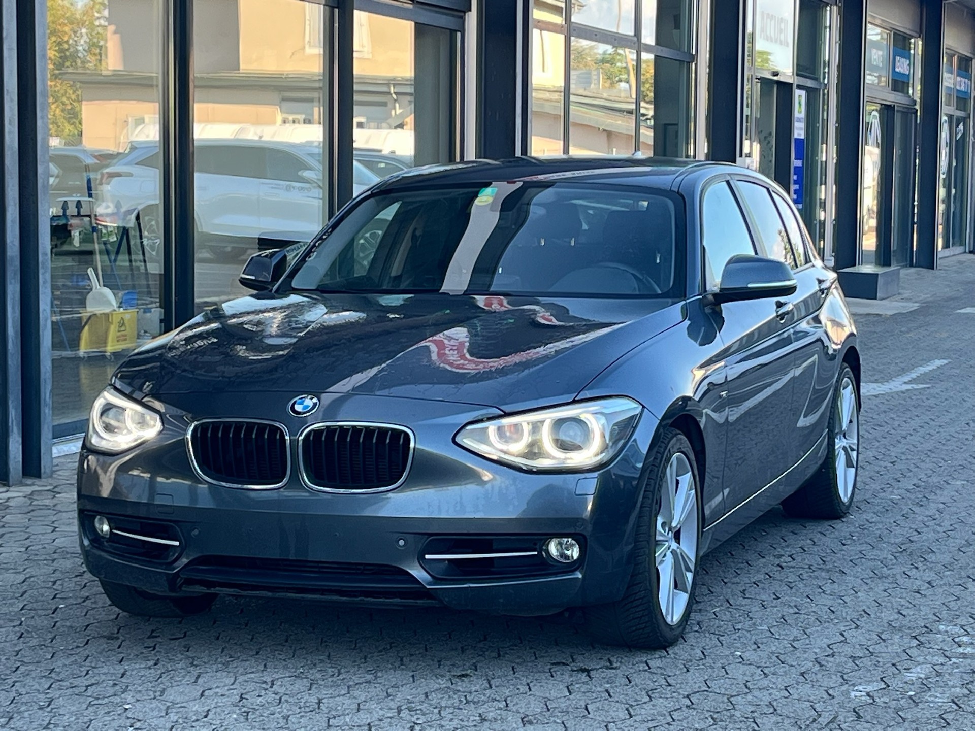 BMW 120d xDrive Sport Line-image-1