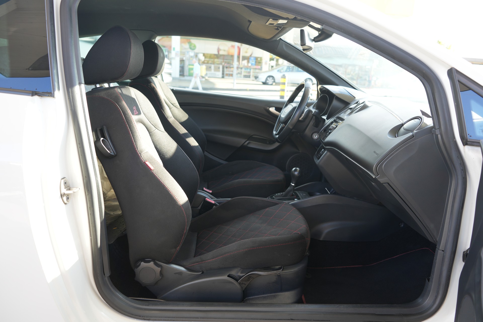 SEAT Ibiza SC 1.4 TSI Cupra DSG-image-9