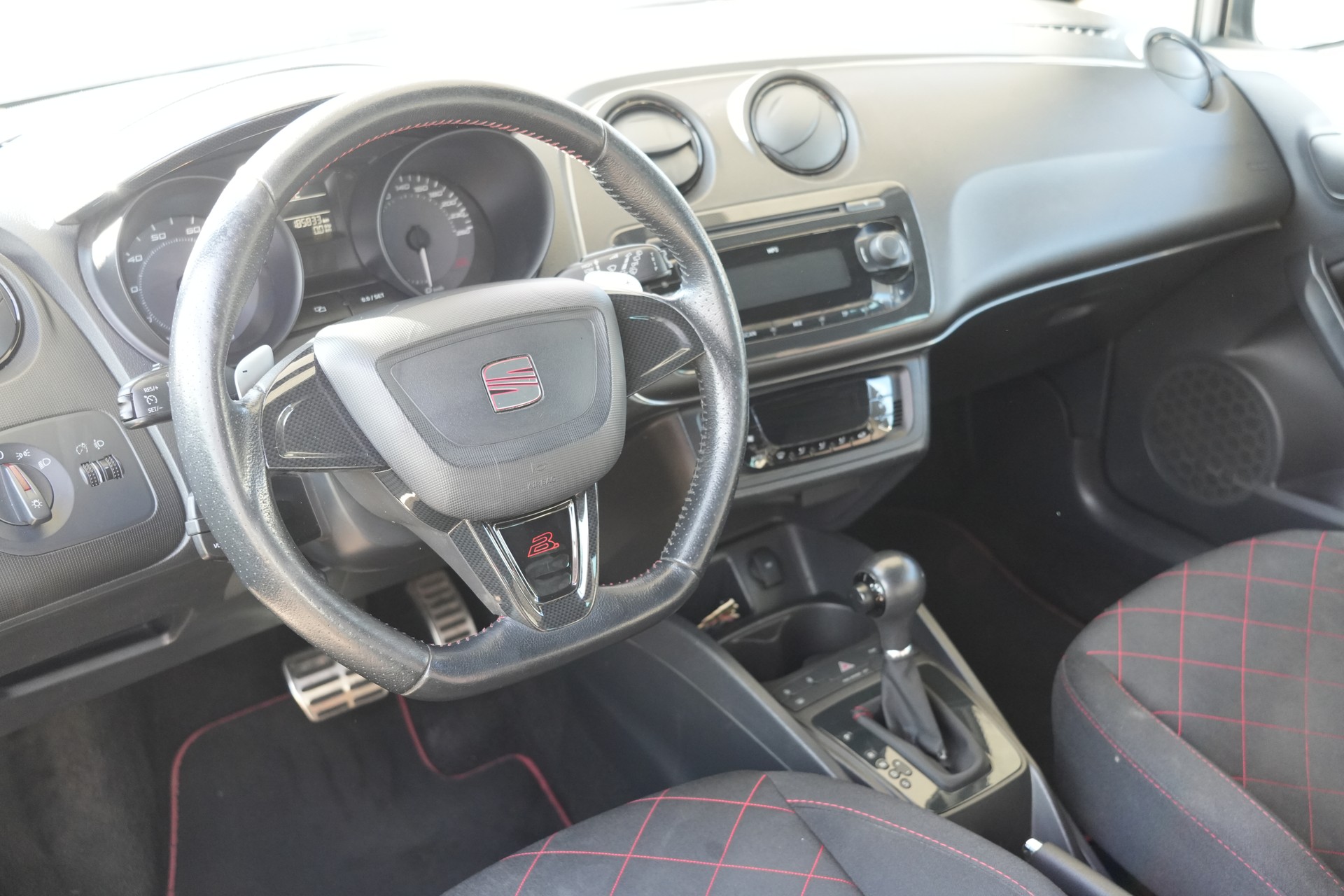 SEAT Ibiza SC 1.4 TSI Cupra DSG-image-7