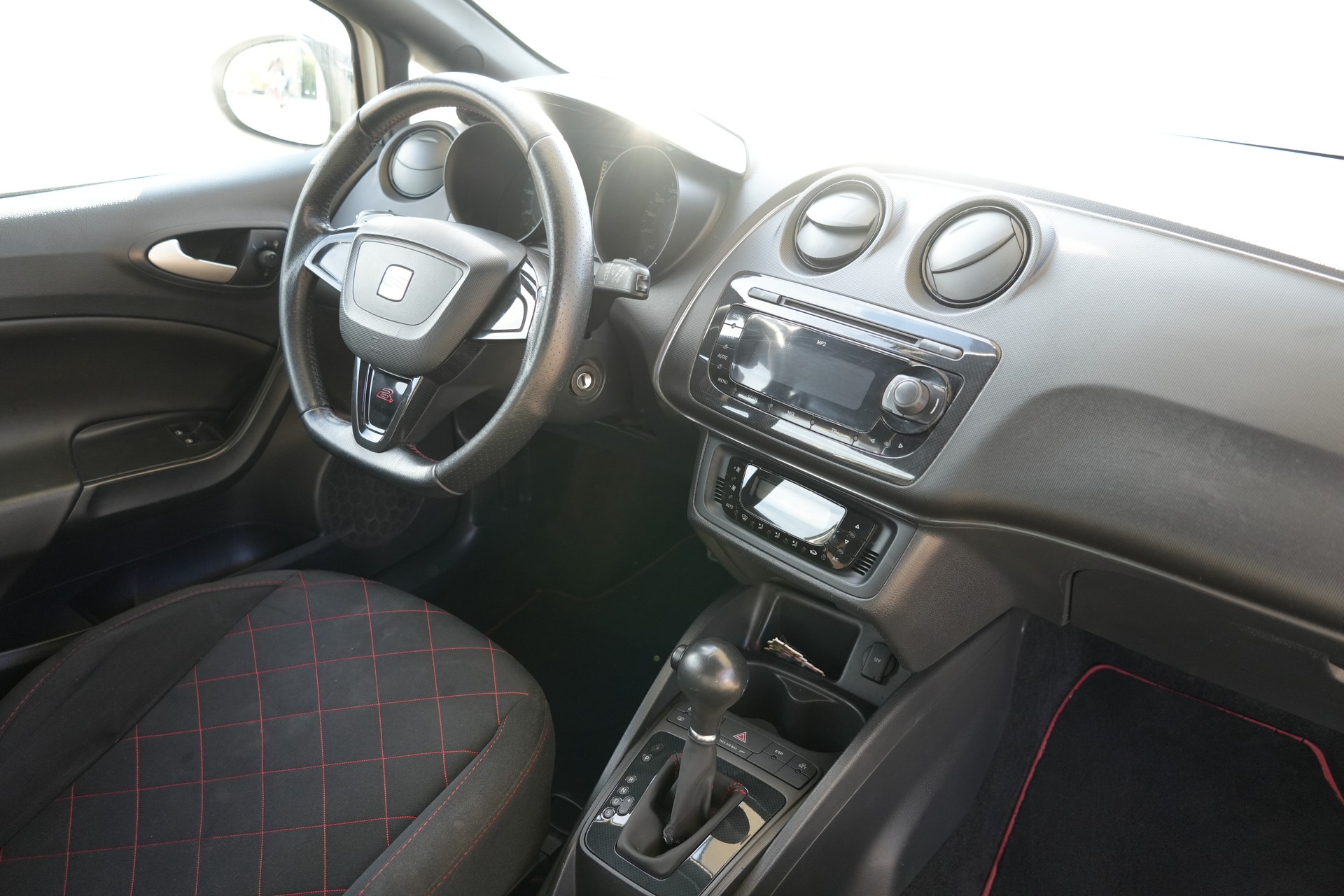 SEAT Ibiza SC 1.4 TSI Cupra DSG-image-10