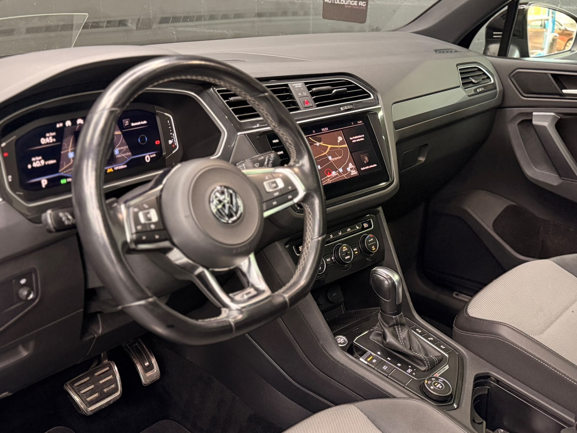 VW Tiguan 2.0 TDI R-Line 4Motion DSG-image-15
