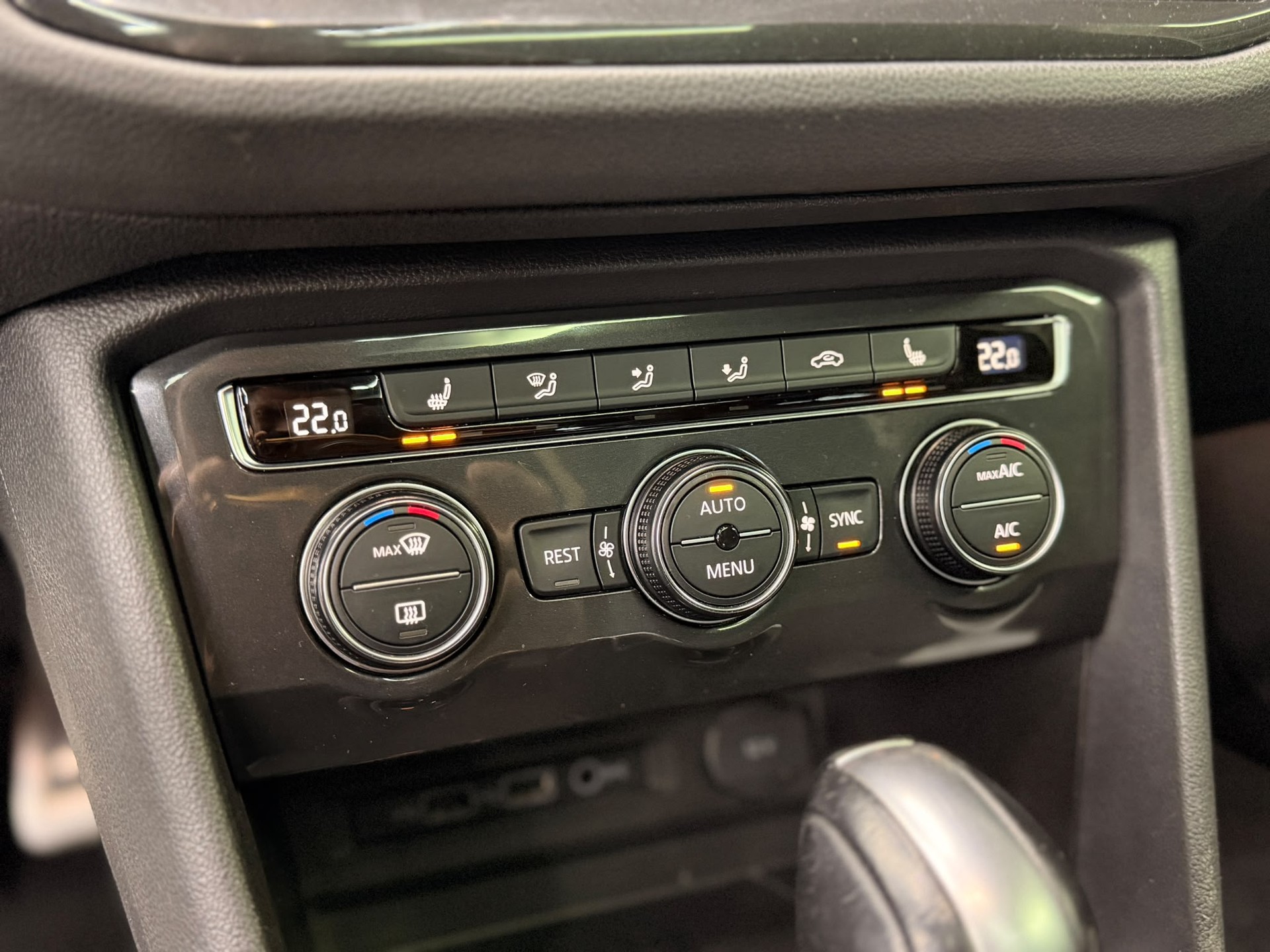 VW Tiguan 2.0 TDI R-Line 4Motion DSG-image-19