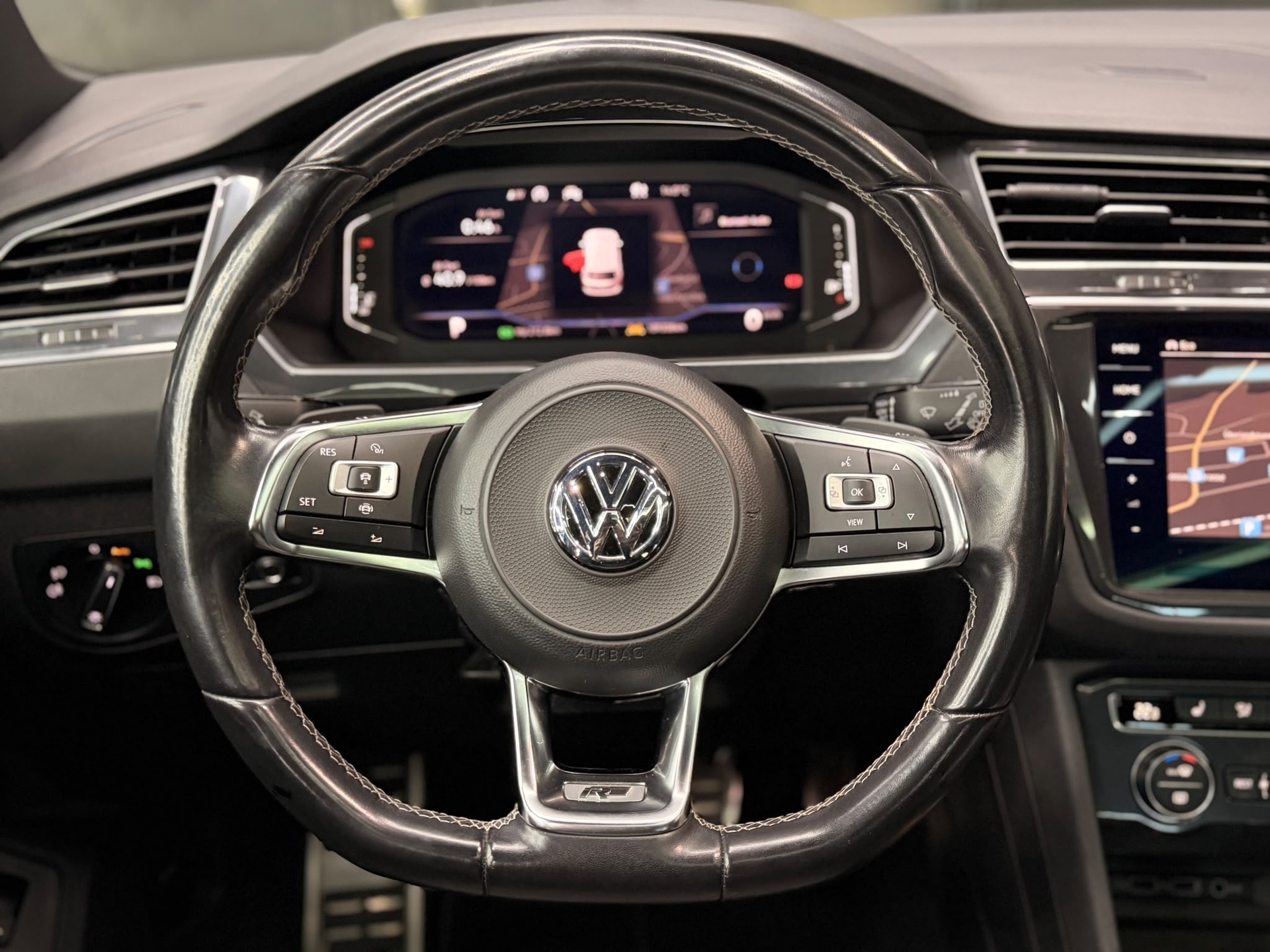 VW Tiguan 2.0 TDI R-Line 4Motion DSG-image-12