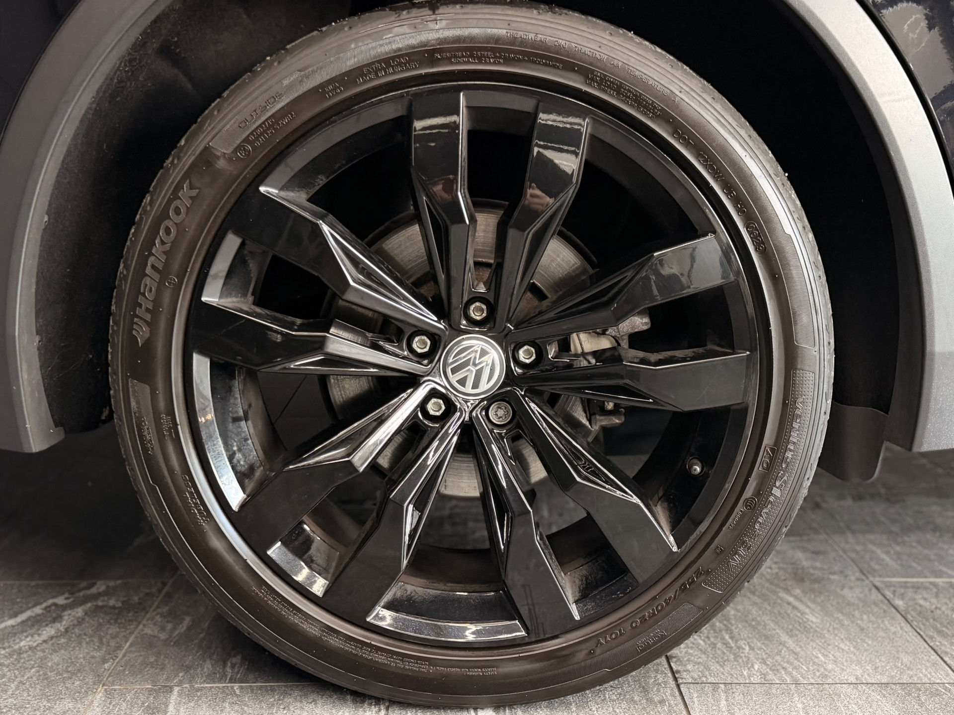 VW Tiguan 2.0 TDI R-Line 4Motion DSG-image-21