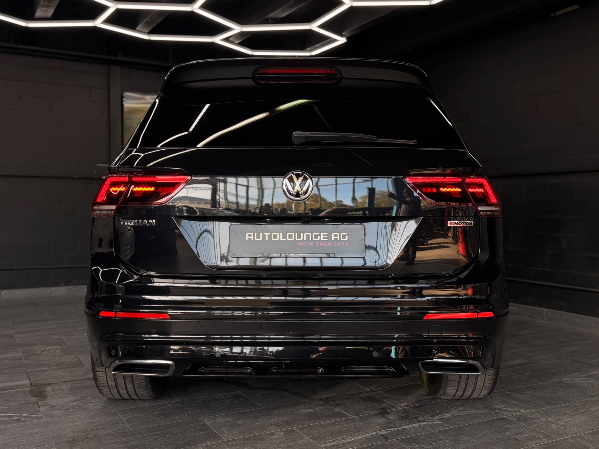 VW Tiguan 2.0 TDI R-Line 4Motion DSG-image-8