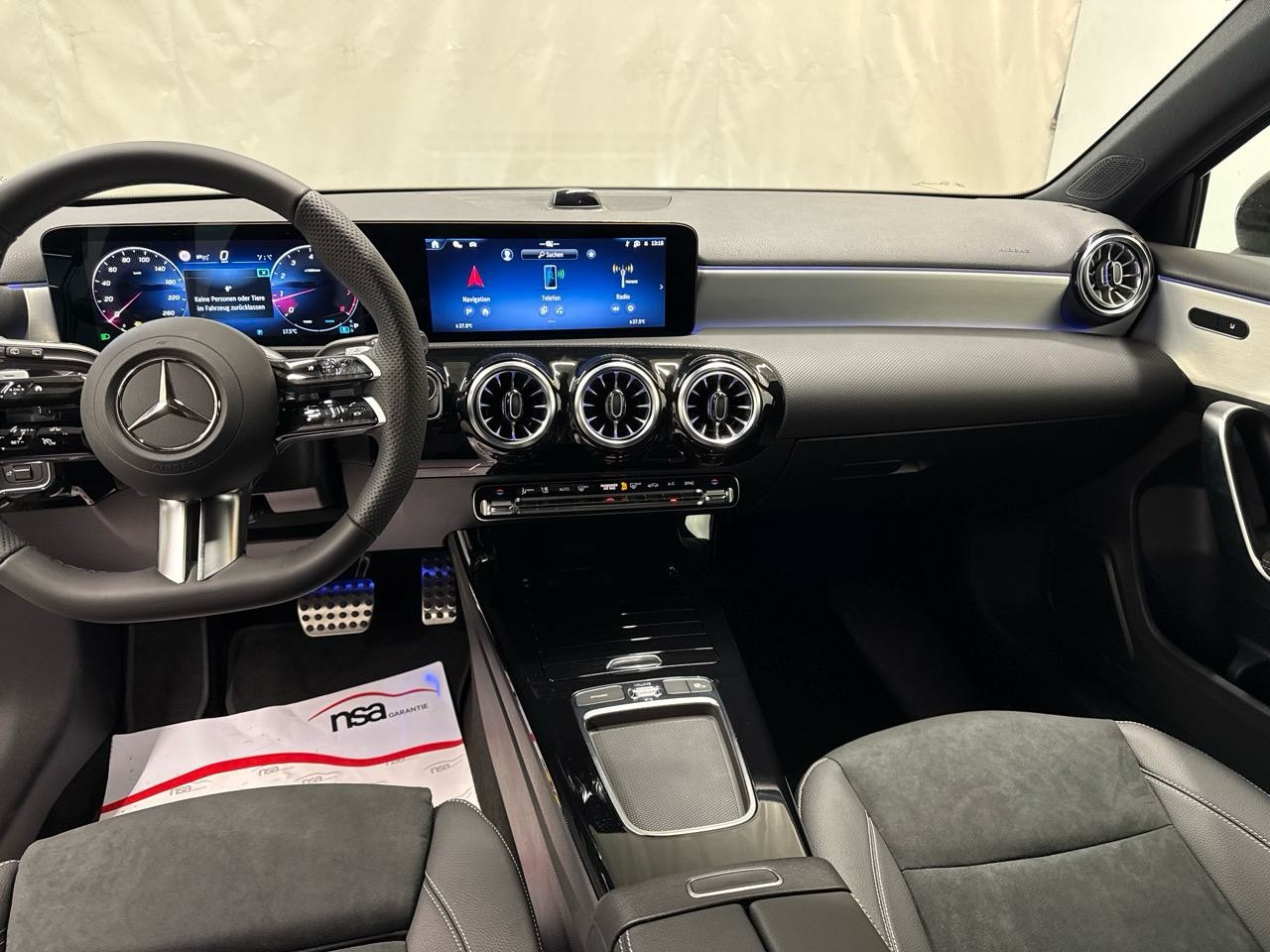 MERCEDES-BENZ A 200 DCT AMG Special Edition-image-5