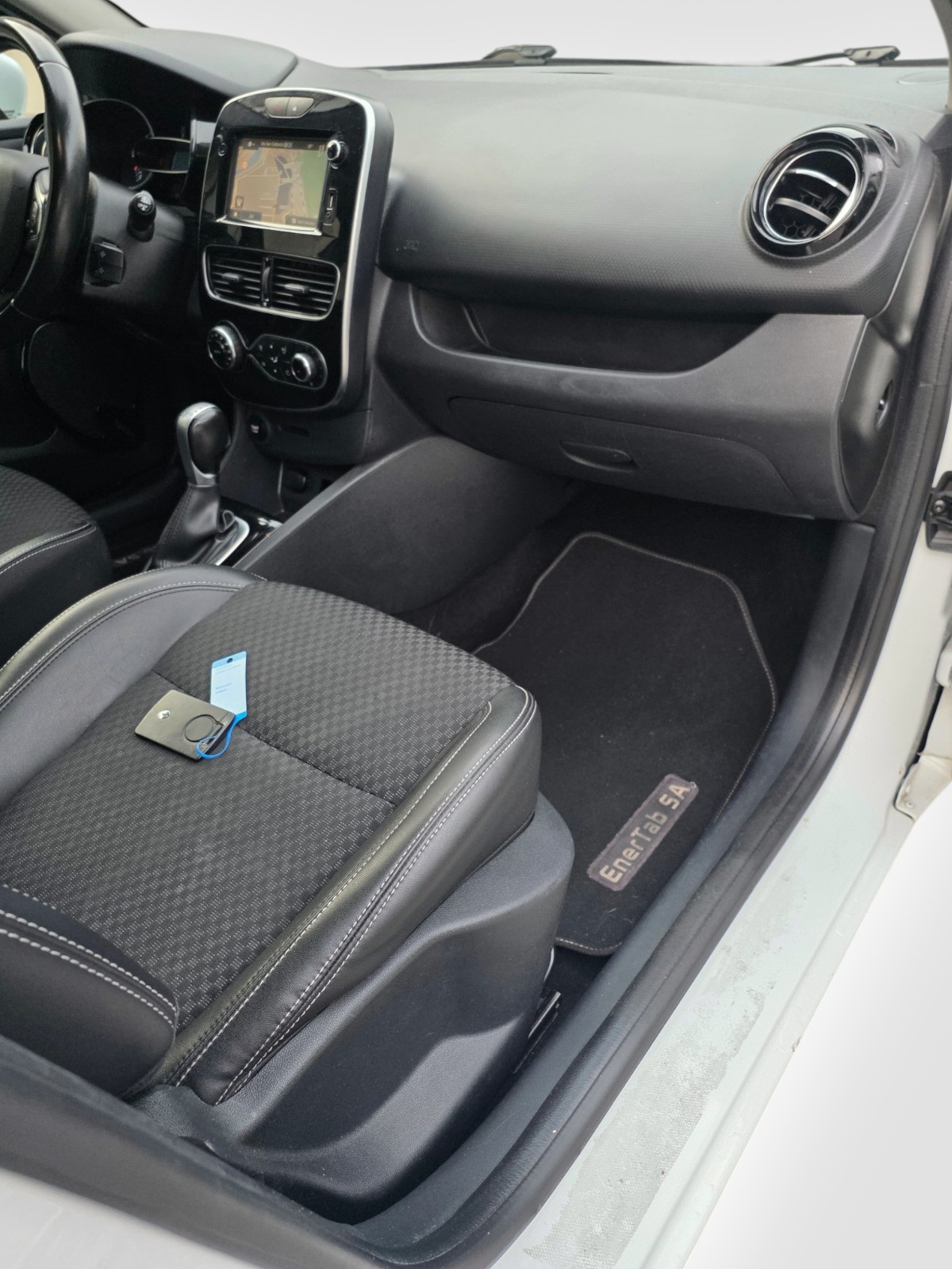 RENAULT Clio Grandtour 1.2 16V T Intens EDC-image-14