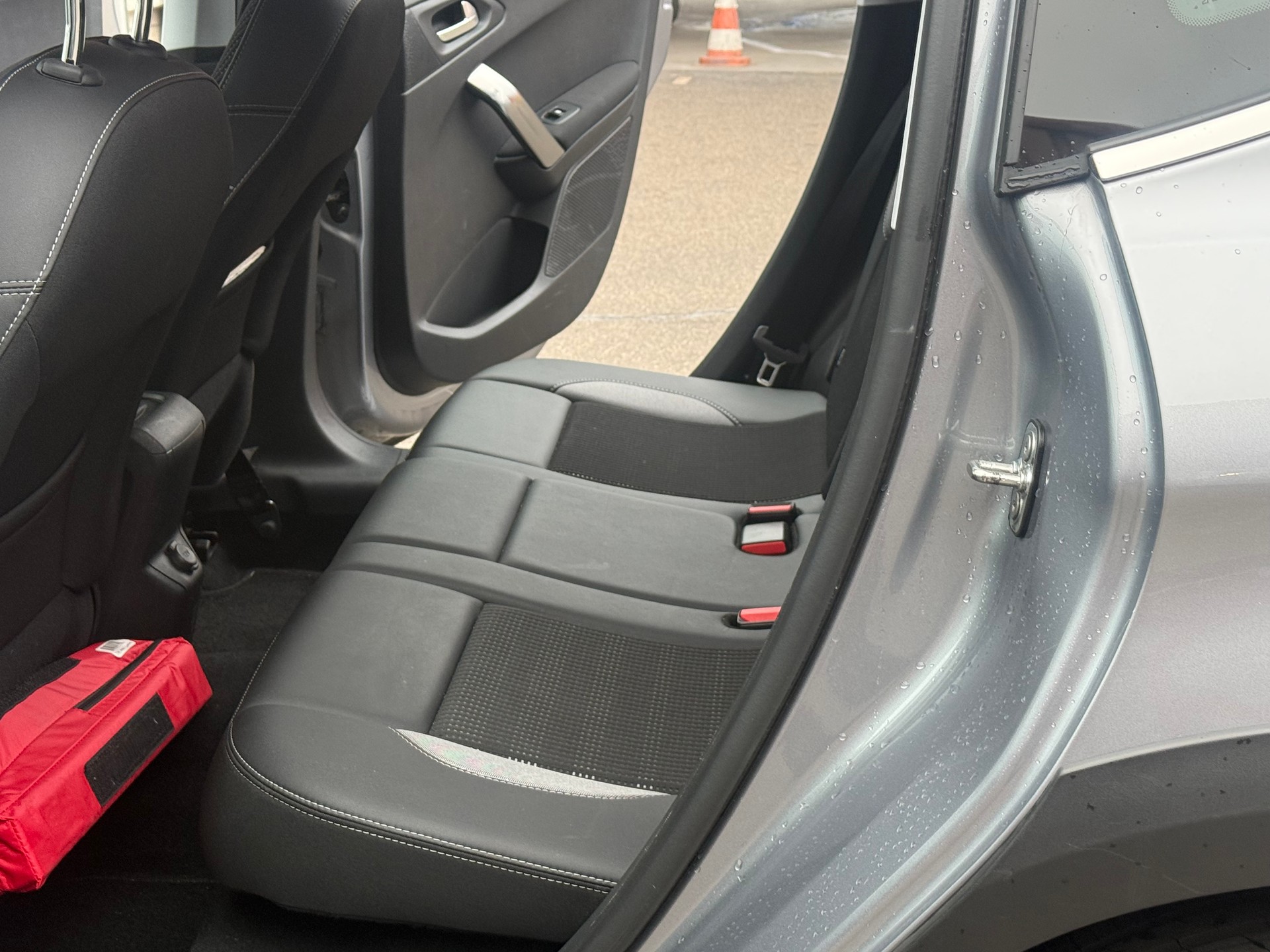 PEUGEOT 2008 1.2 PureTech Active EAT6-image-6