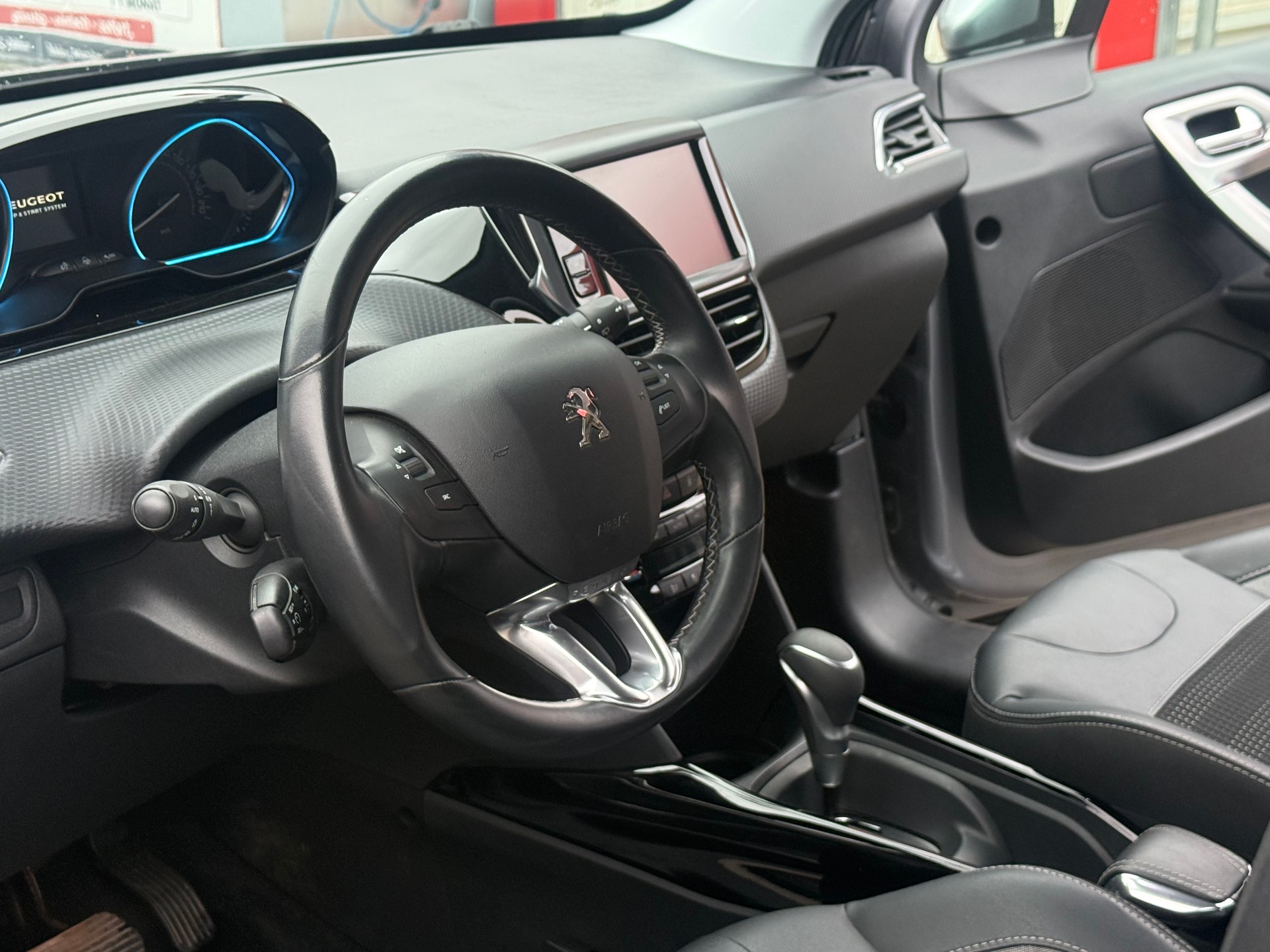 PEUGEOT 2008 1.2 PureTech Active EAT6-image-7