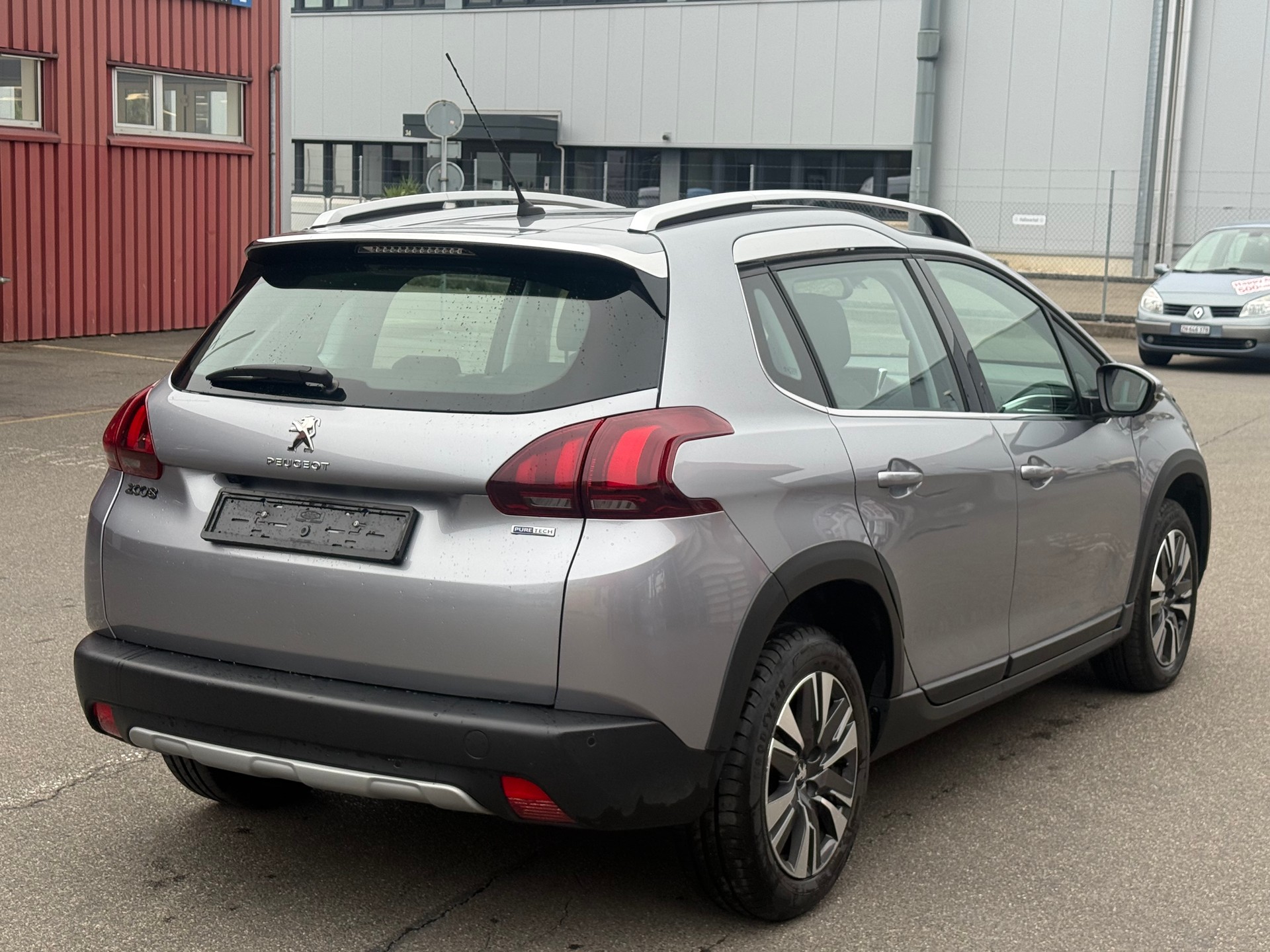 PEUGEOT 2008 1.2 PureTech Active EAT6-image-4