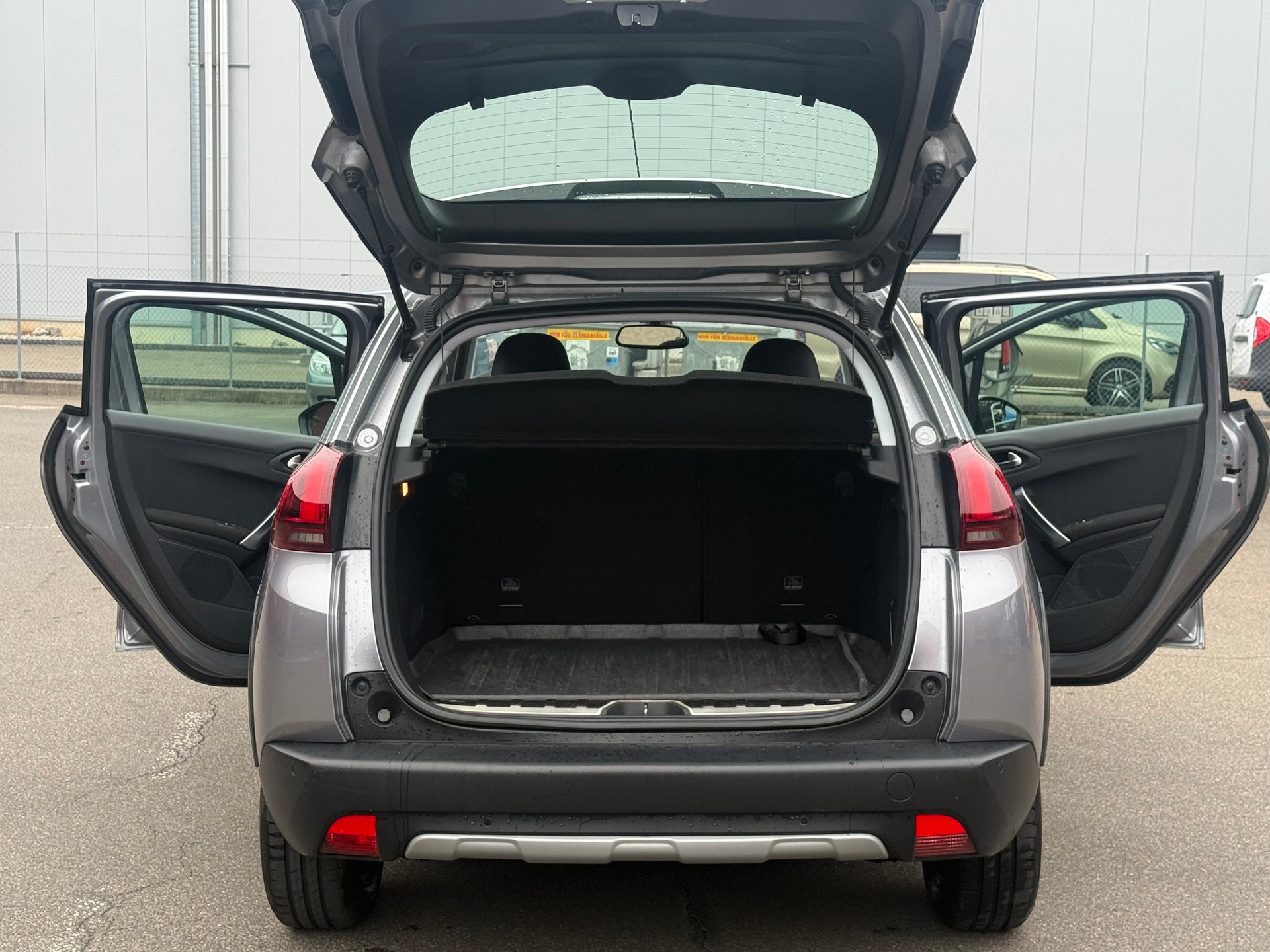 PEUGEOT 2008 1.2 PureTech Active EAT6-image-5