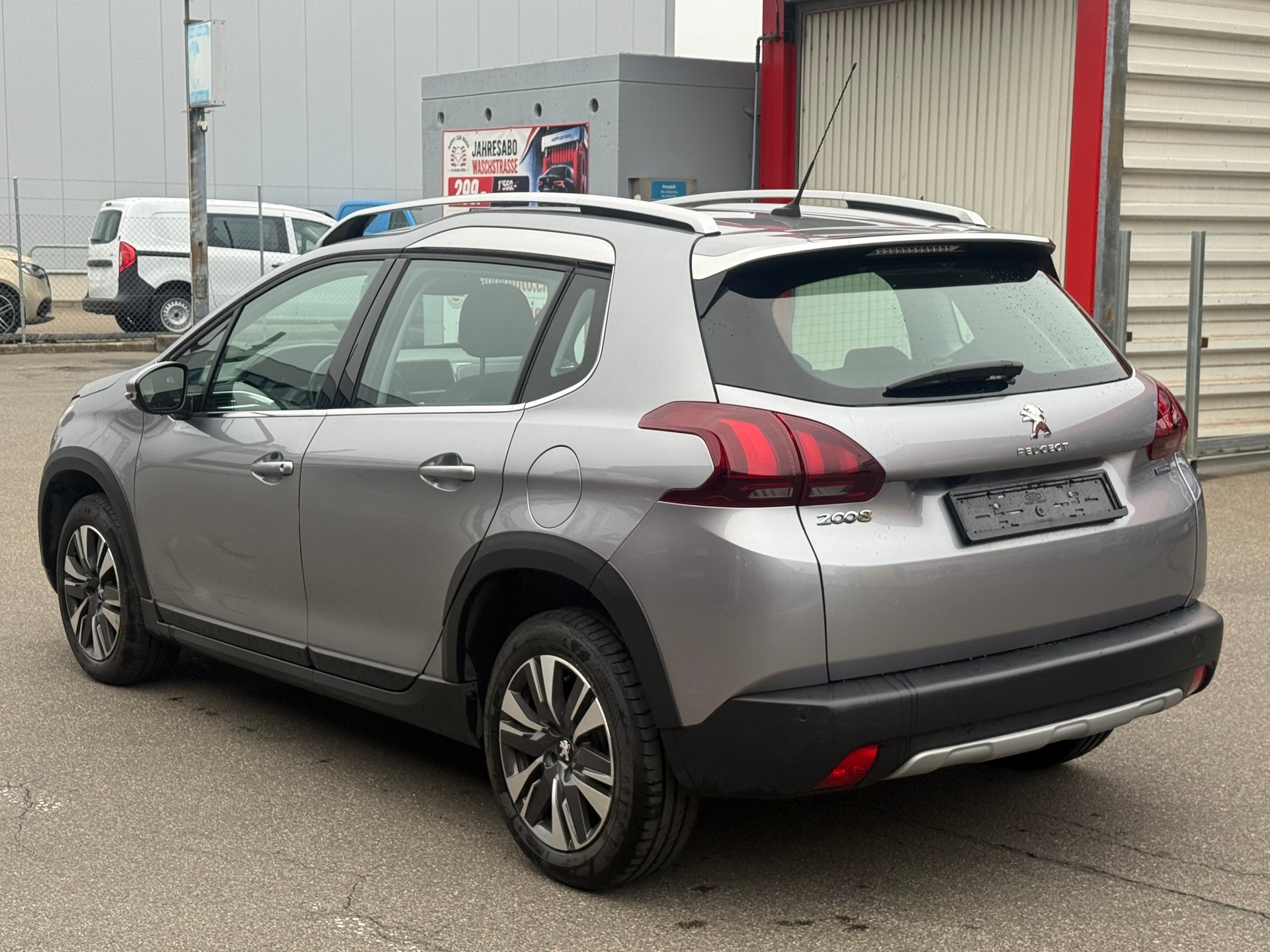 PEUGEOT 2008 1.2 PureTech Active EAT6-image-3