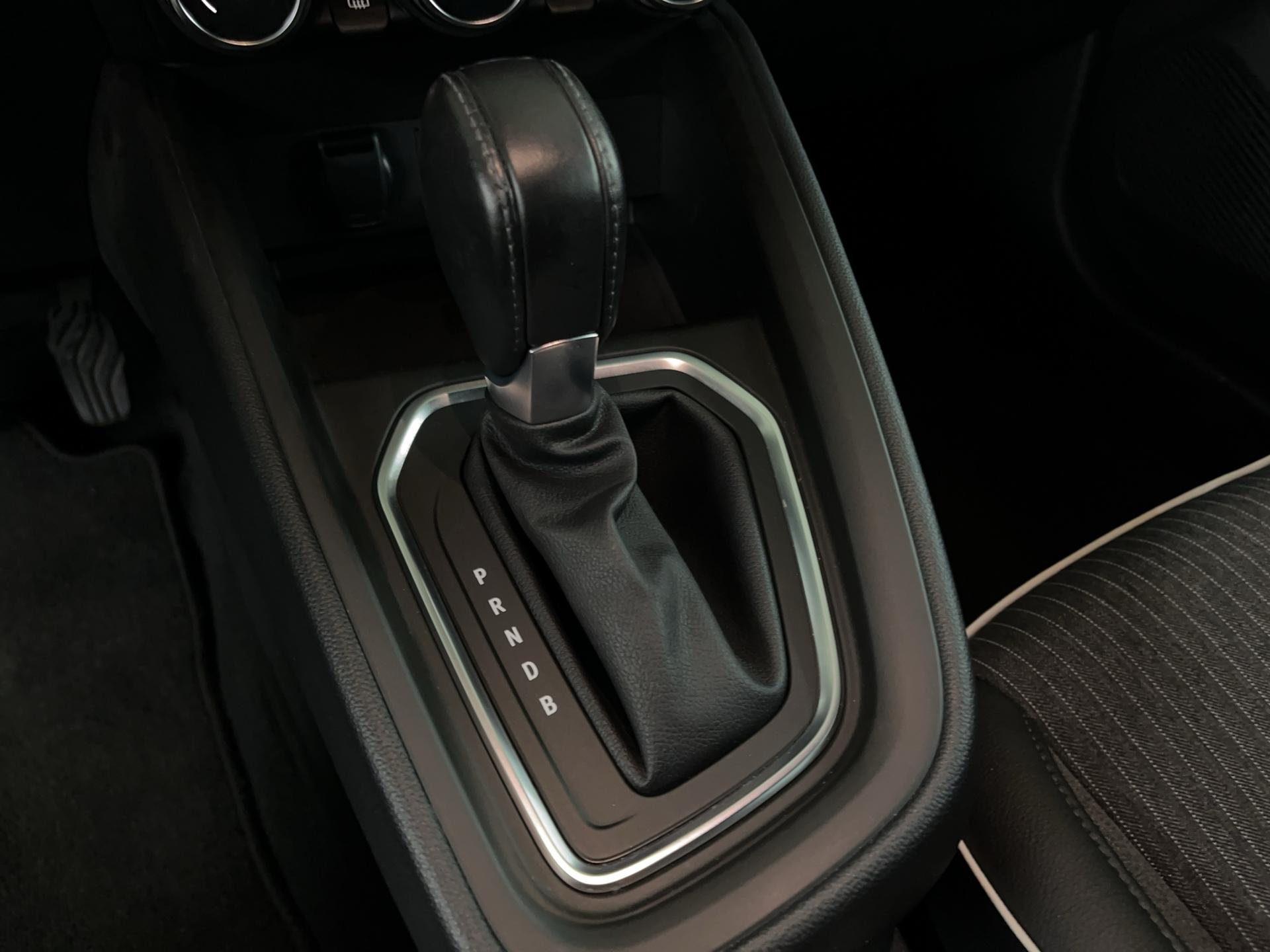 RENAULT Clio 1.6 E-Tech Intens-image-12
