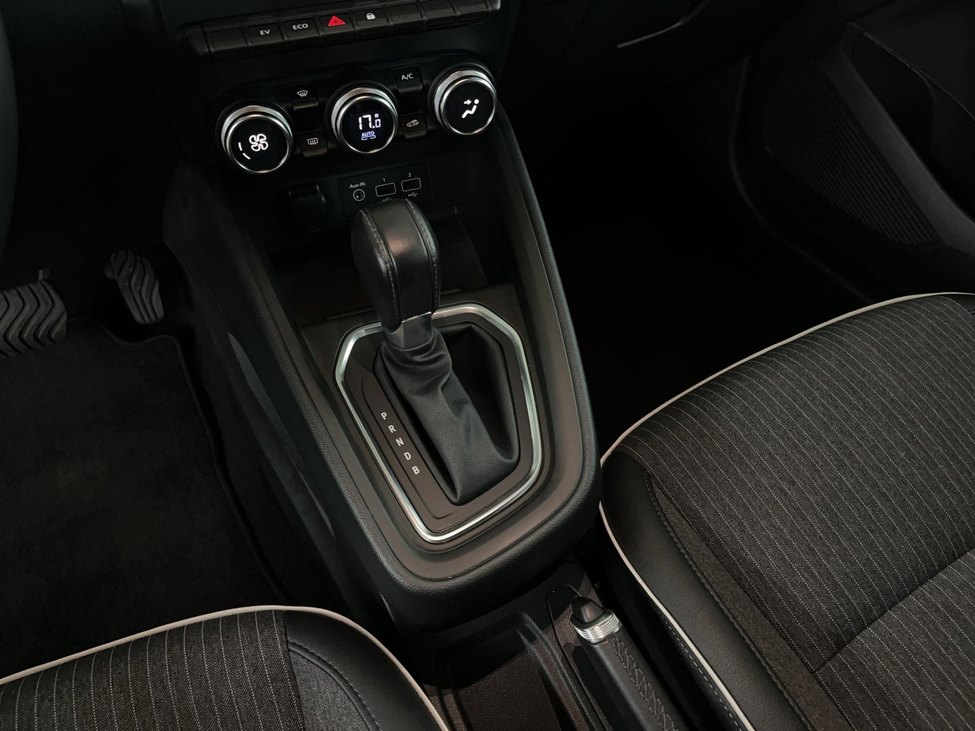RENAULT Clio 1.6 E-Tech Intens-image-9