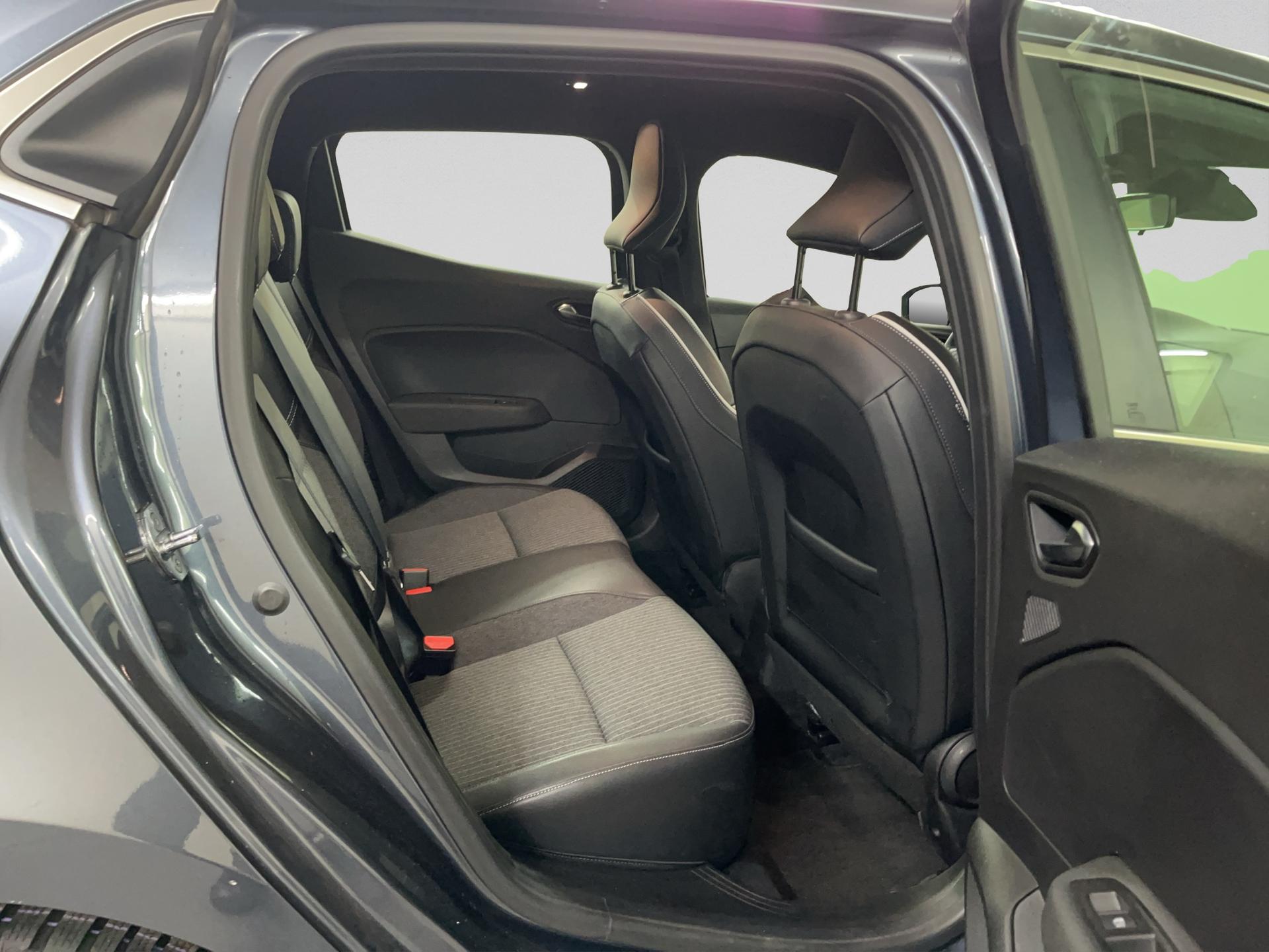 RENAULT Clio 1.6 E-Tech Intens-image-21