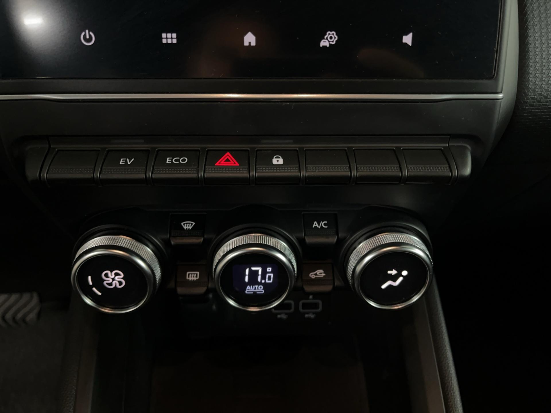 RENAULT Clio 1.6 E-Tech Intens-image-11