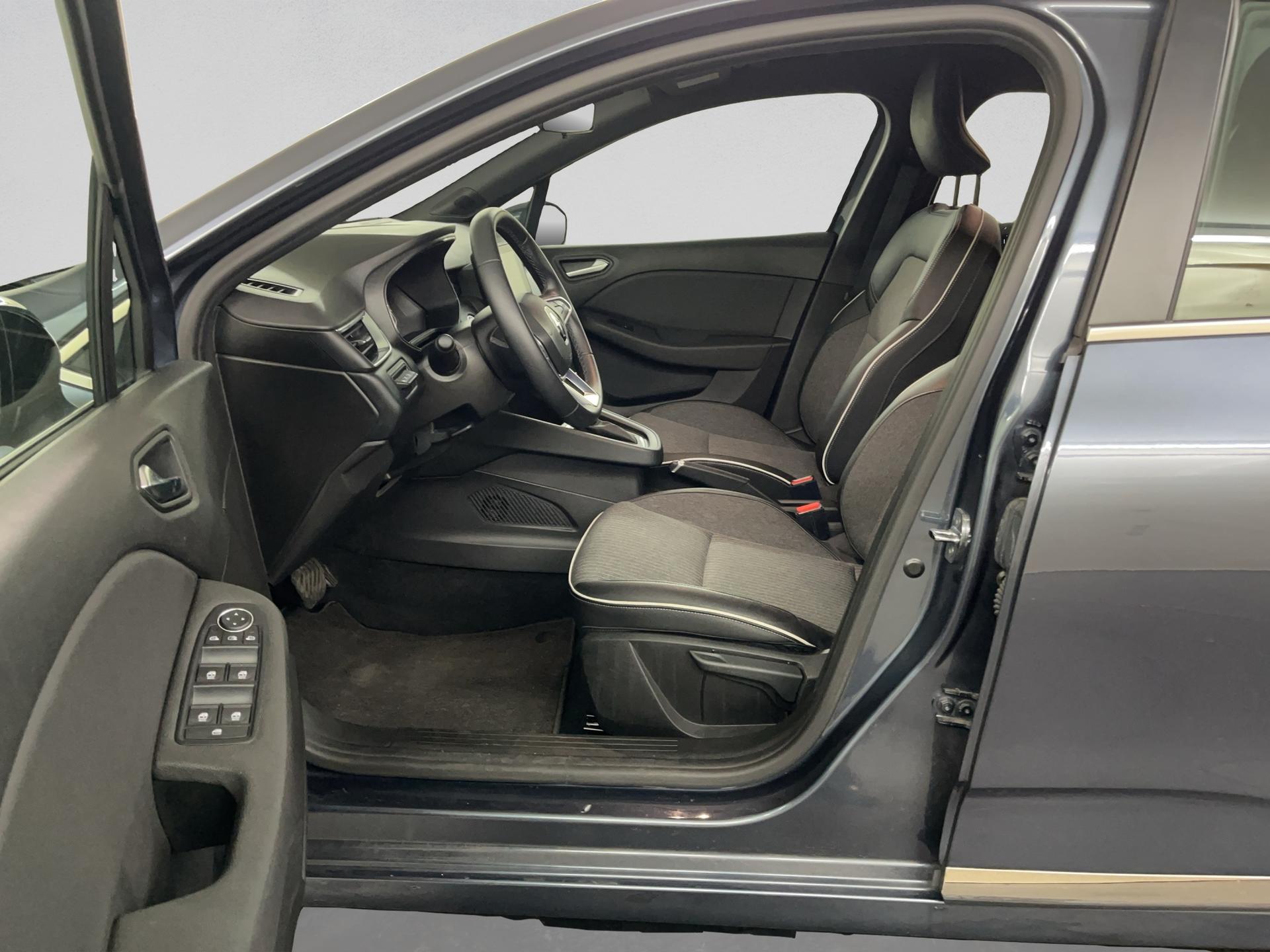 RENAULT Clio 1.6 E-Tech Intens-image-6