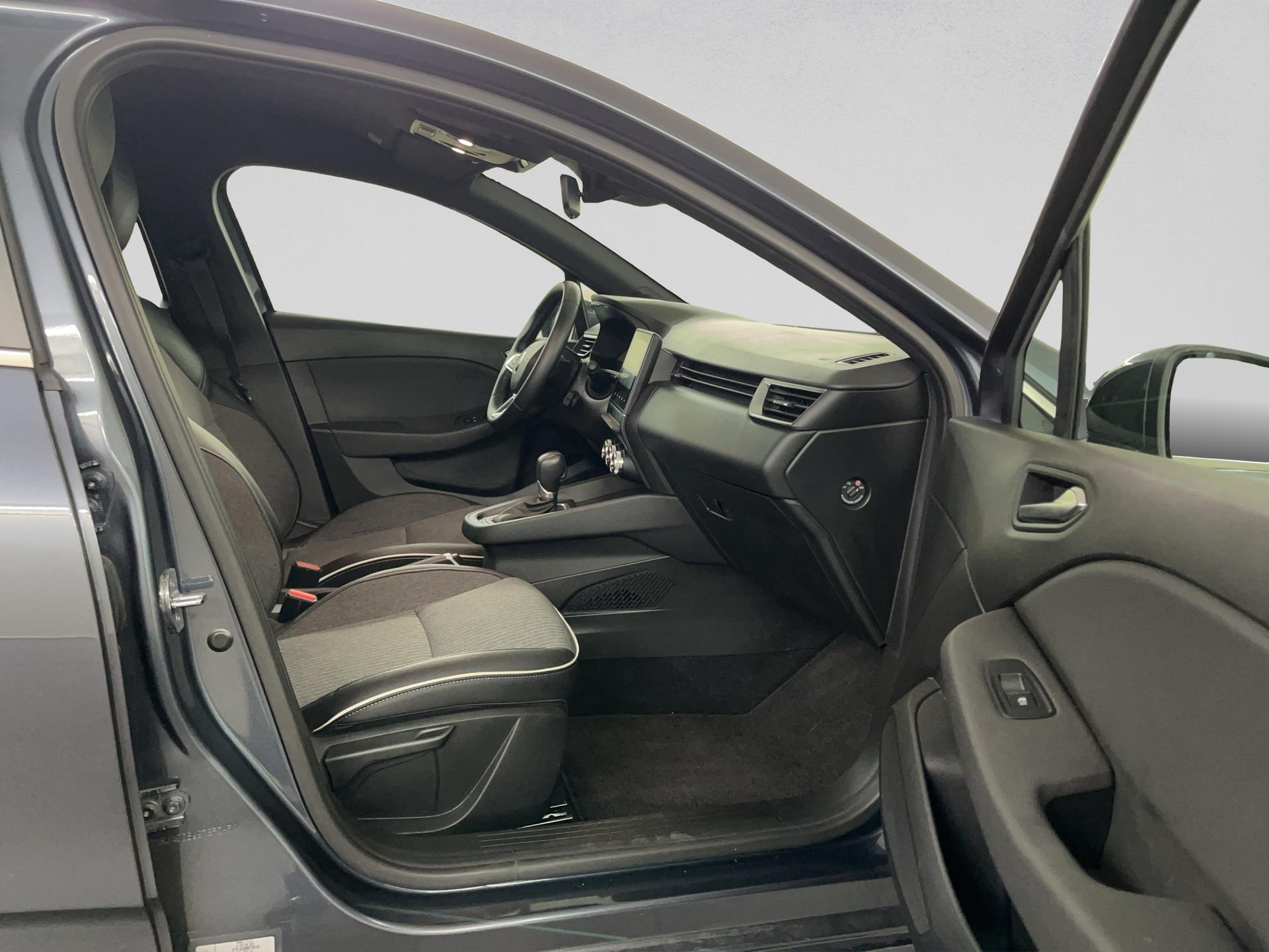 RENAULT Clio 1.6 E-Tech Intens-image-19