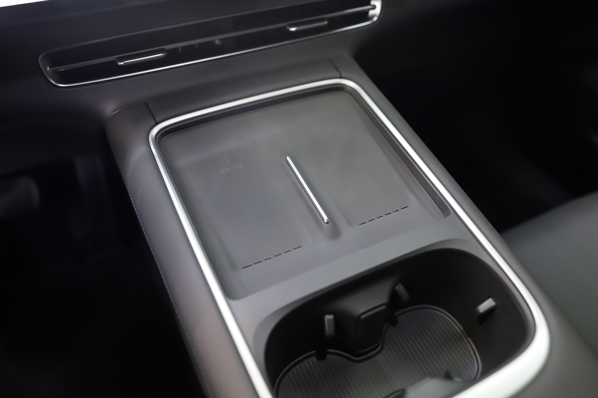 XPENG G6 80kWh Performance AWD BLACK EDITION * Anhängerkupplung *-image-12