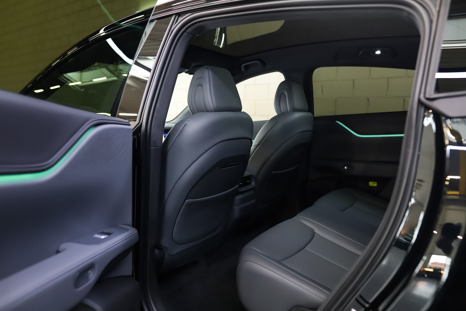 XPENG G6 80kWh Performance AWD BLACK EDITION * Anhängerkupplung *-image-25
