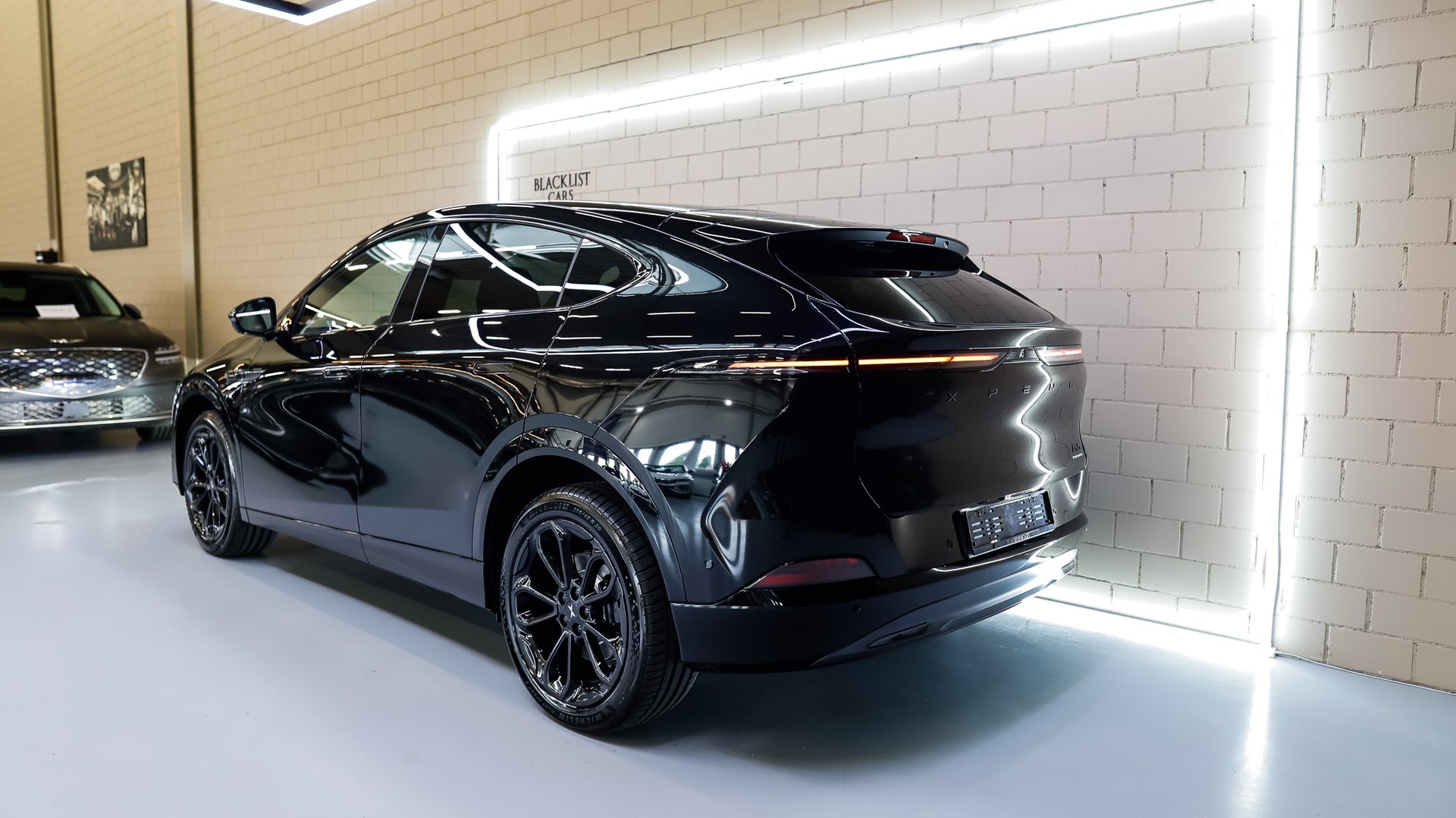 XPENG G6 80kWh Performance AWD BLACK EDITION * Anhängerkupplung *-image-4