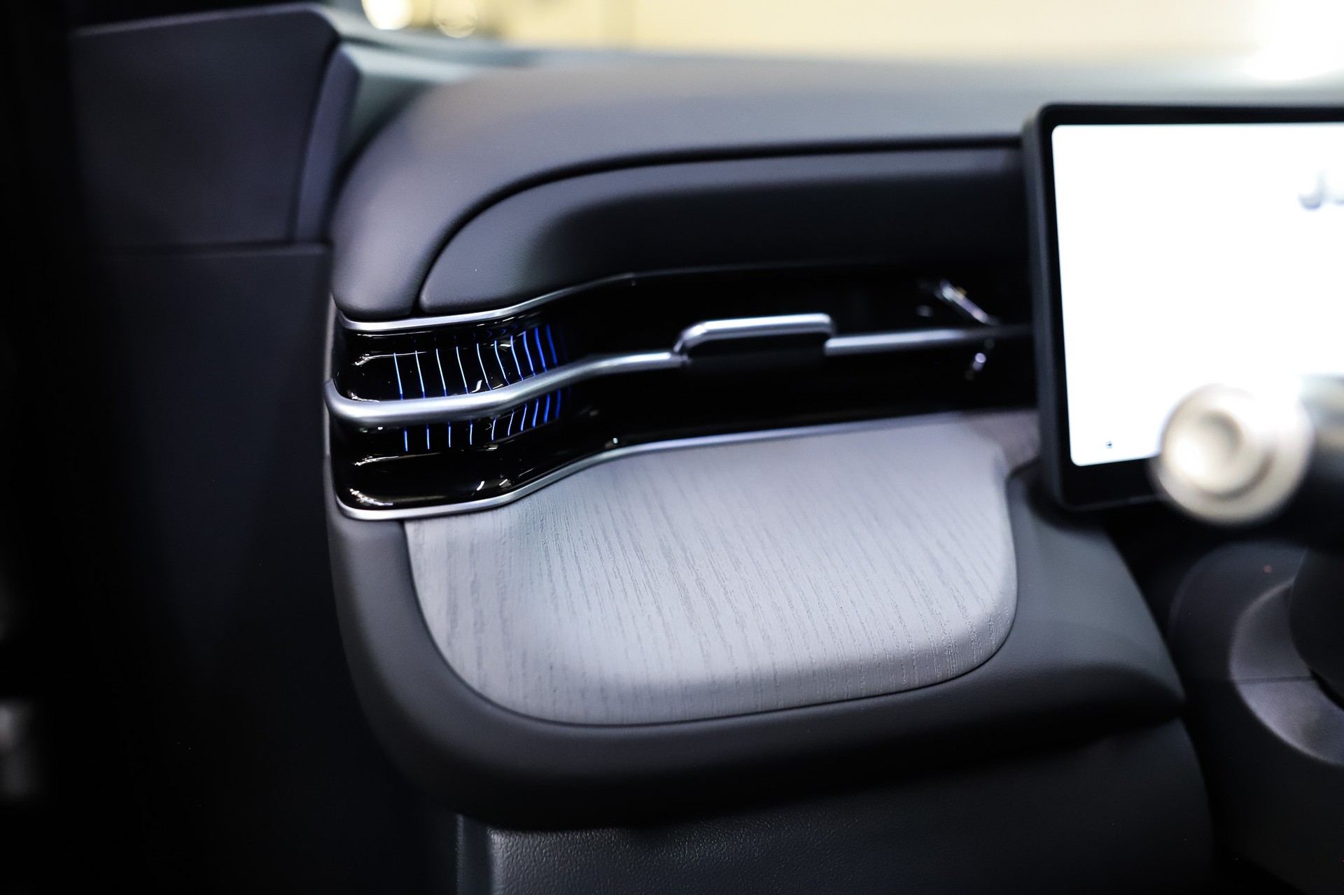 XPENG G6 80kWh Performance AWD BLACK EDITION * Anhängerkupplung *-image-23