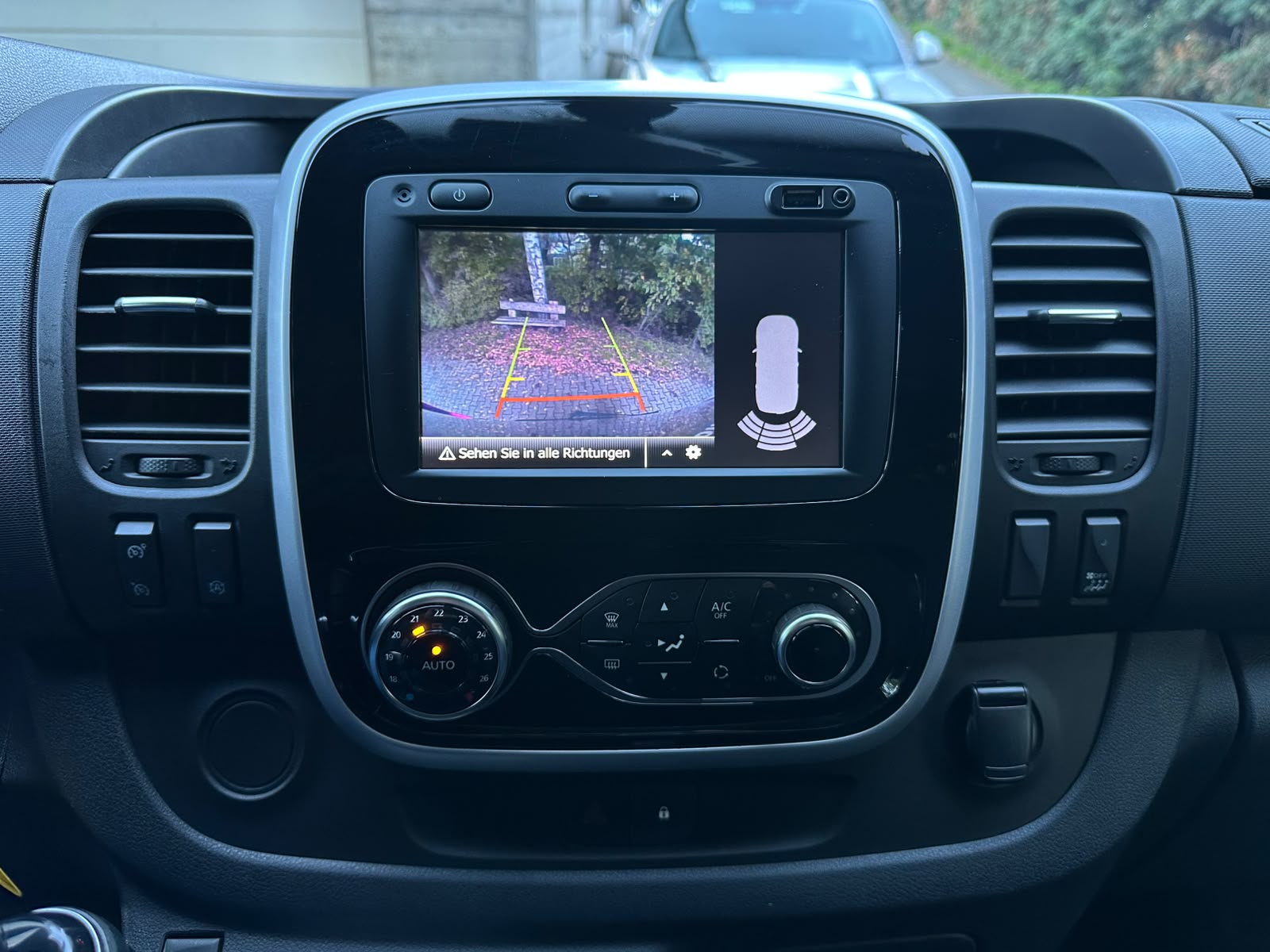 RENAULT Trafic Blue dCi 145 Spaceclass Pack Escapade-image-21