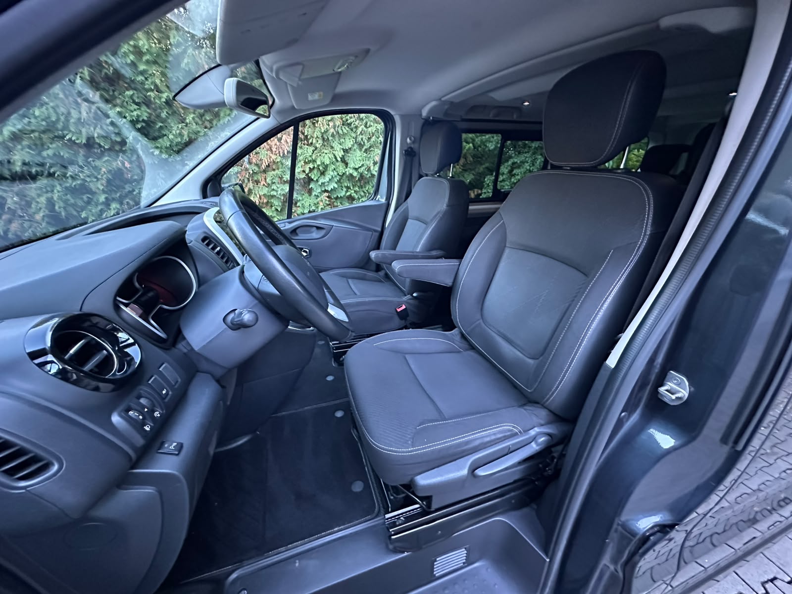 RENAULT Trafic Blue dCi 145 Spaceclass Pack Escapade-image-11