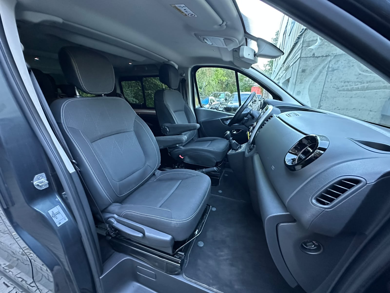 RENAULT Trafic Blue dCi 145 Spaceclass Pack Escapade-image-17