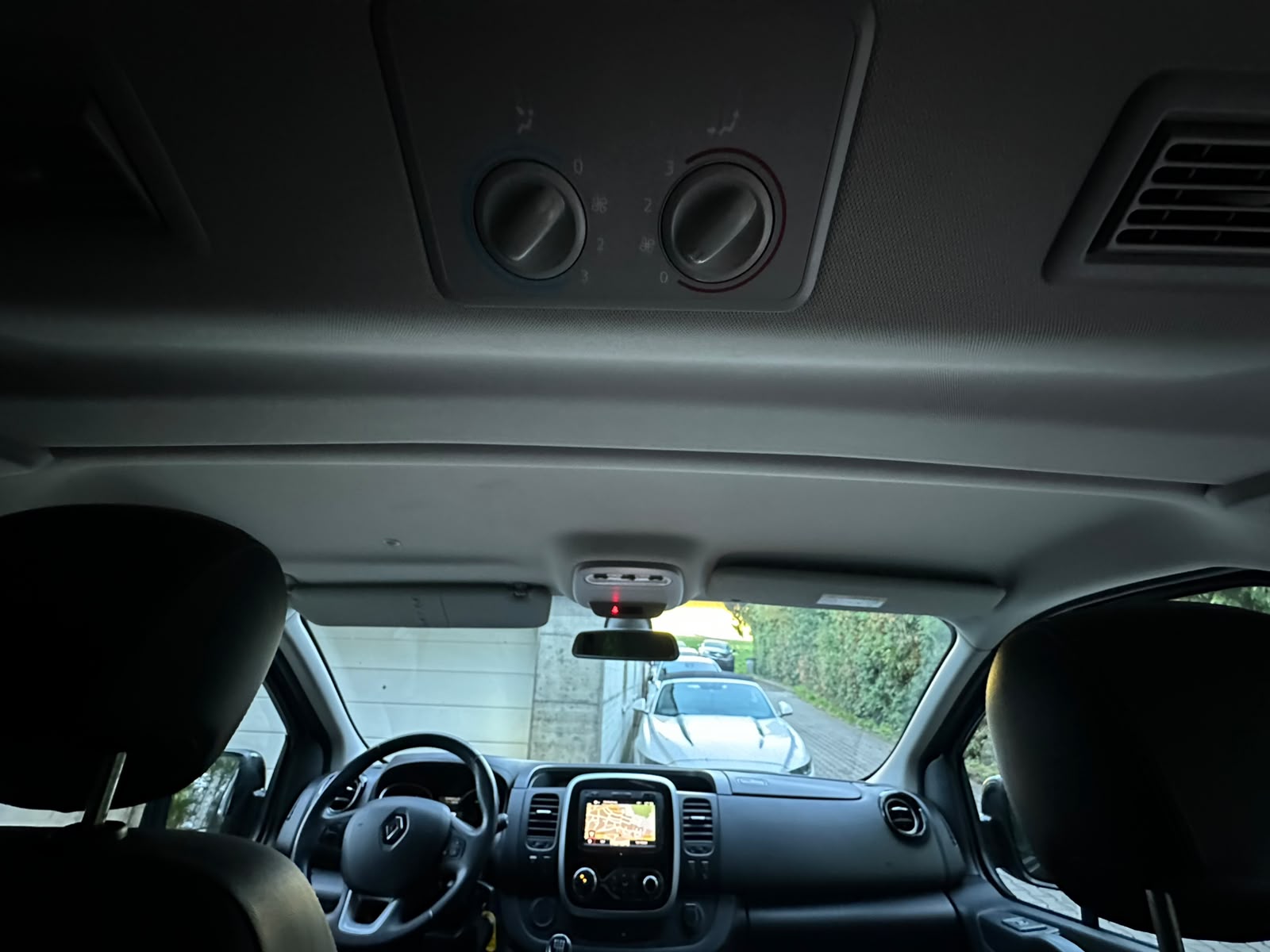 RENAULT Trafic Blue dCi 145 Spaceclass Pack Escapade-image-18