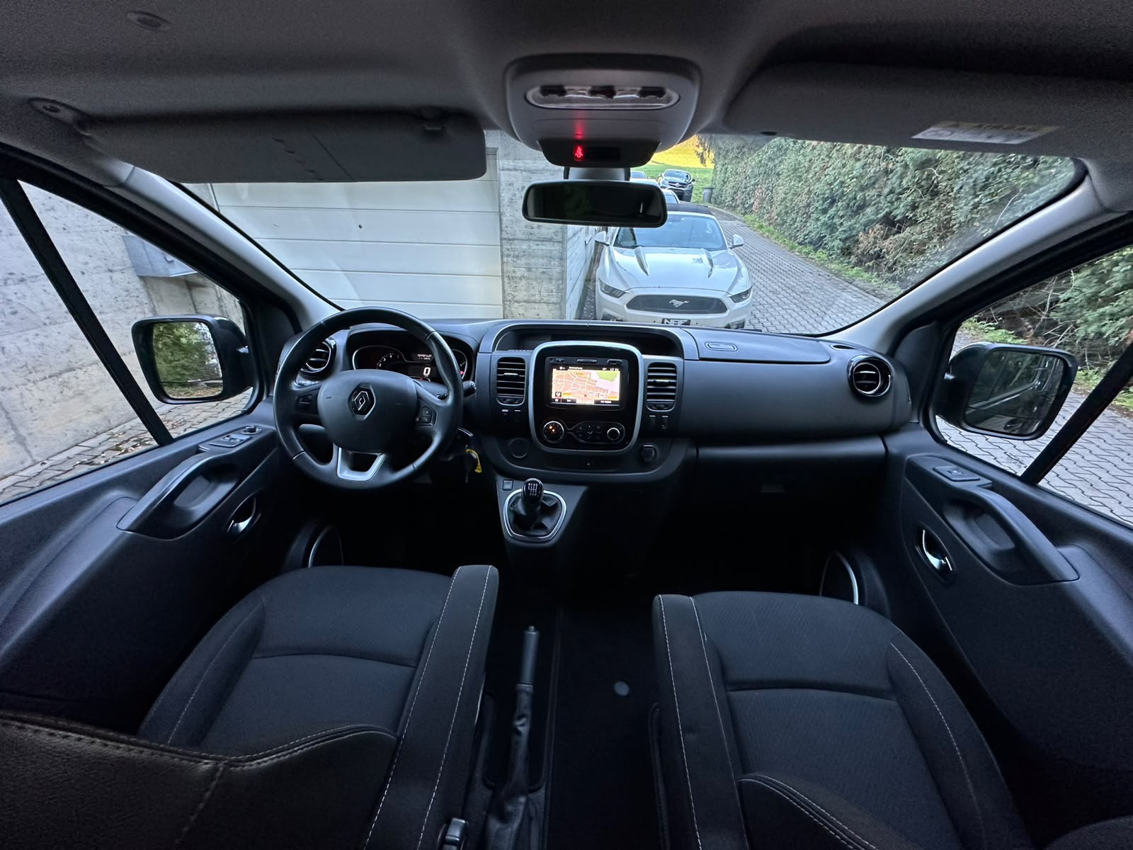 RENAULT Trafic Blue dCi 145 Spaceclass Pack Escapade-image-19