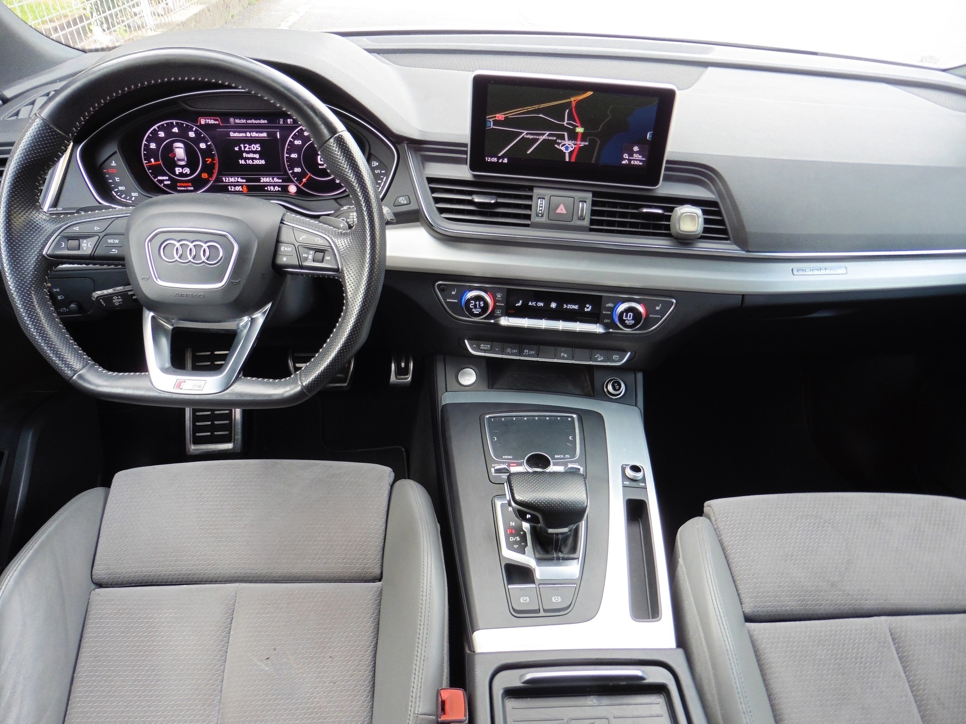 AUDI Q5 2.0 TFSI sport quattro S-tronic-image-12
