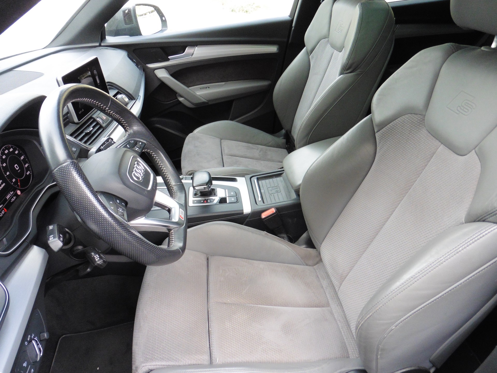 AUDI Q5 2.0 TFSI sport quattro S-tronic-image-23