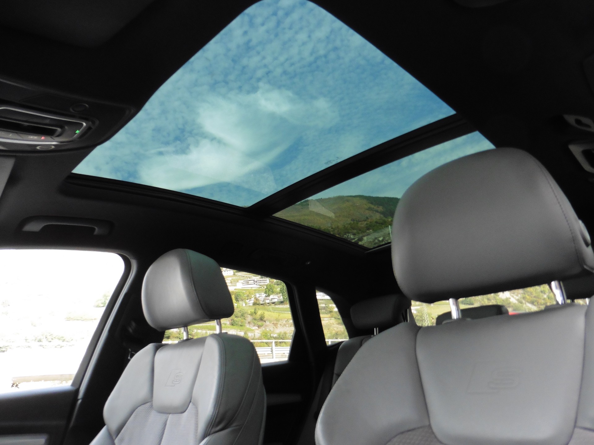 AUDI Q5 2.0 TFSI sport quattro S-tronic-image-24