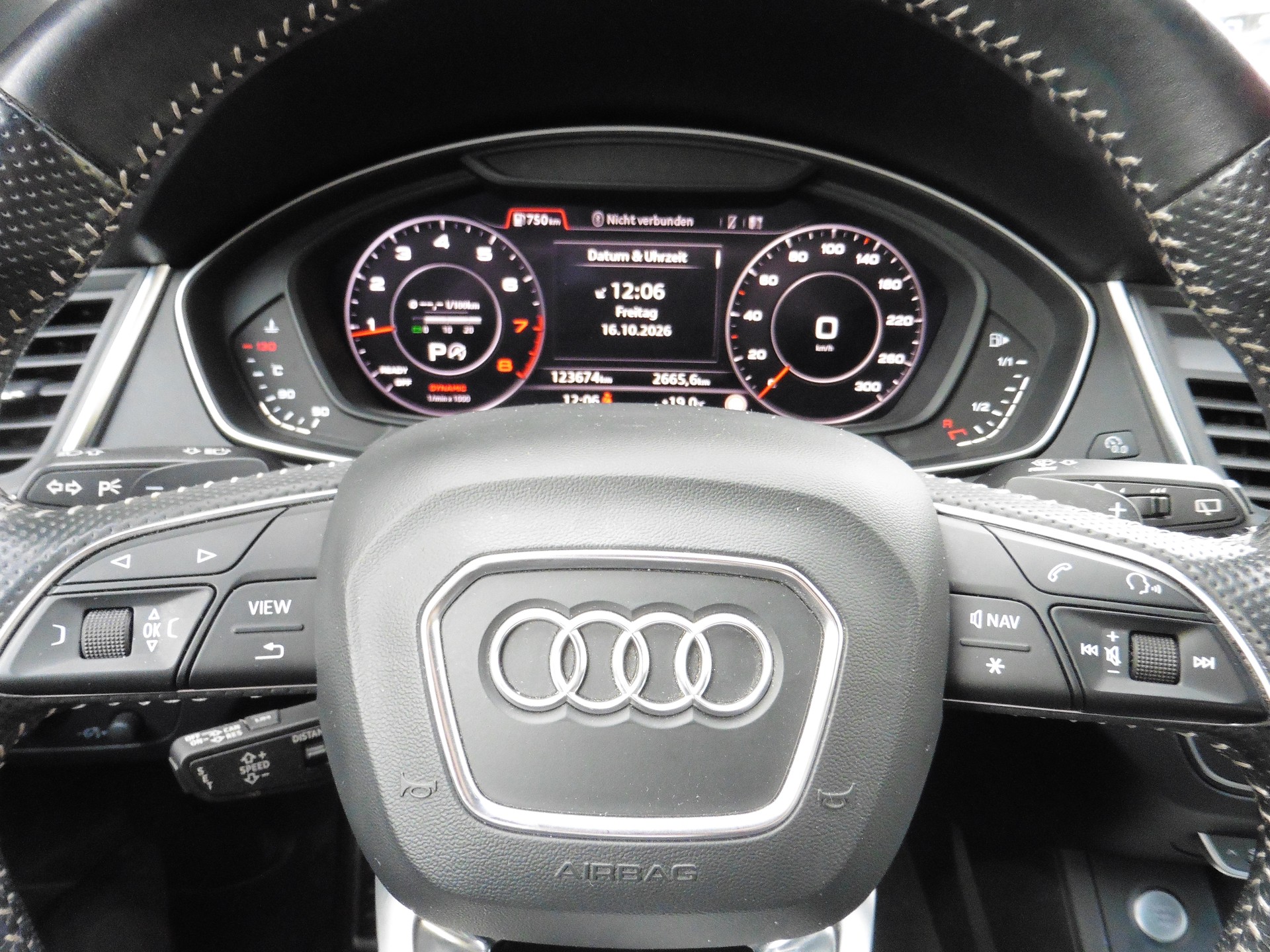 AUDI Q5 2.0 TFSI sport quattro S-tronic-image-18