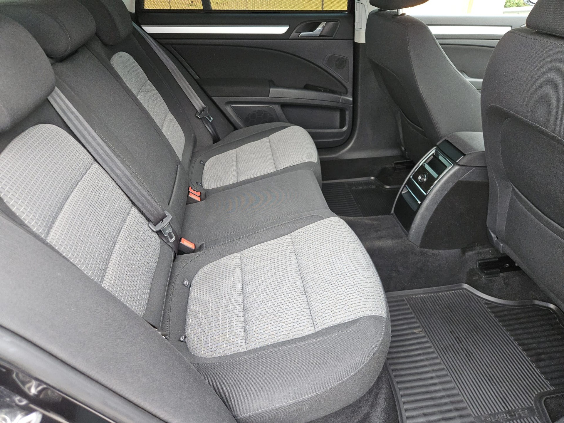 SKODA Superb Combi 1.8 TSI Ambition 4x4-image-8