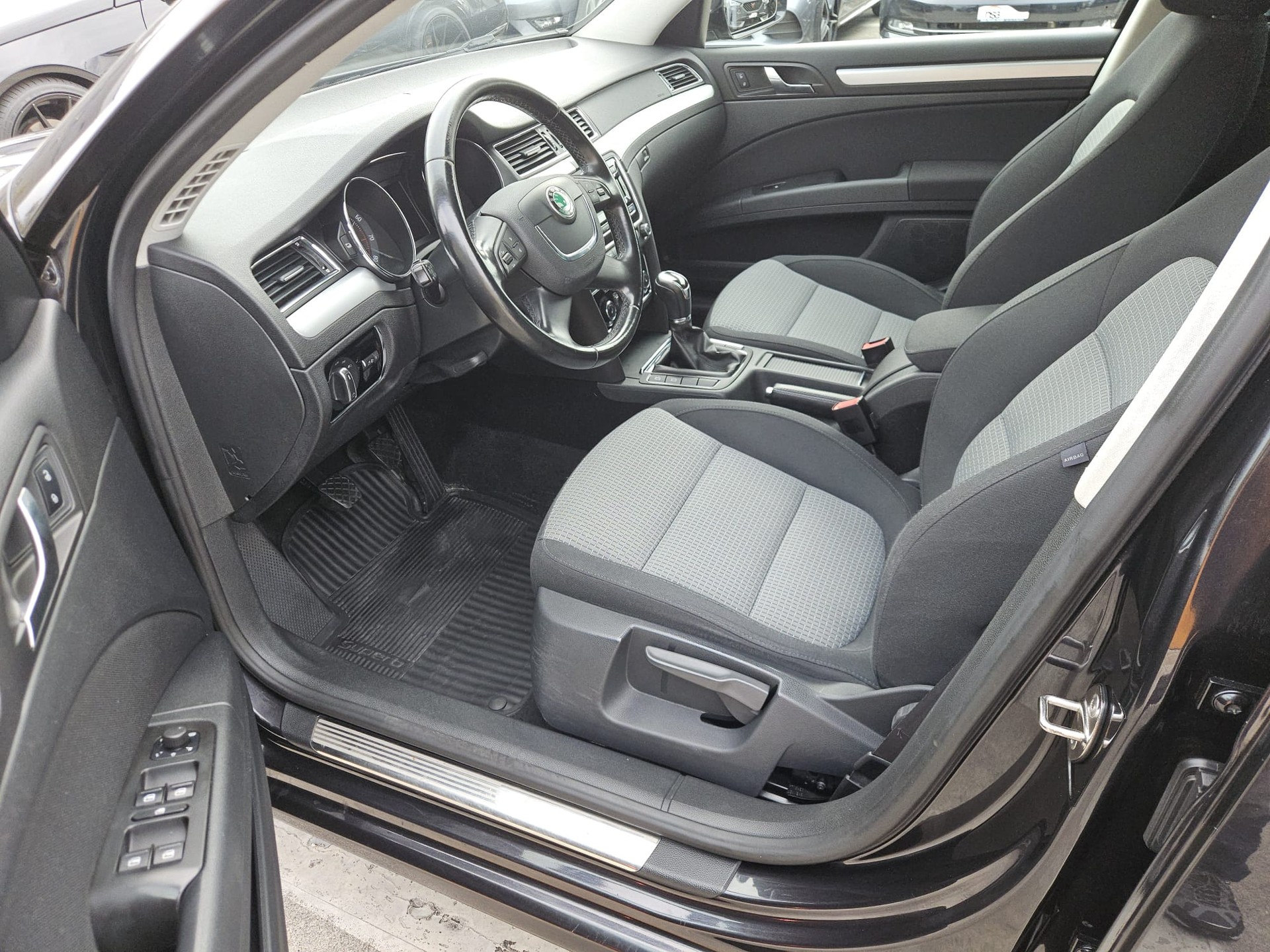 SKODA Superb Combi 1.8 TSI Ambition 4x4-image-9