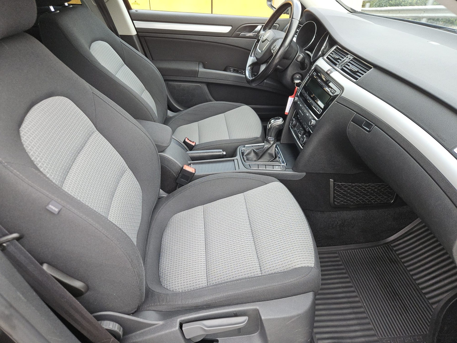 SKODA Superb Combi 1.8 TSI Ambition 4x4-image-6