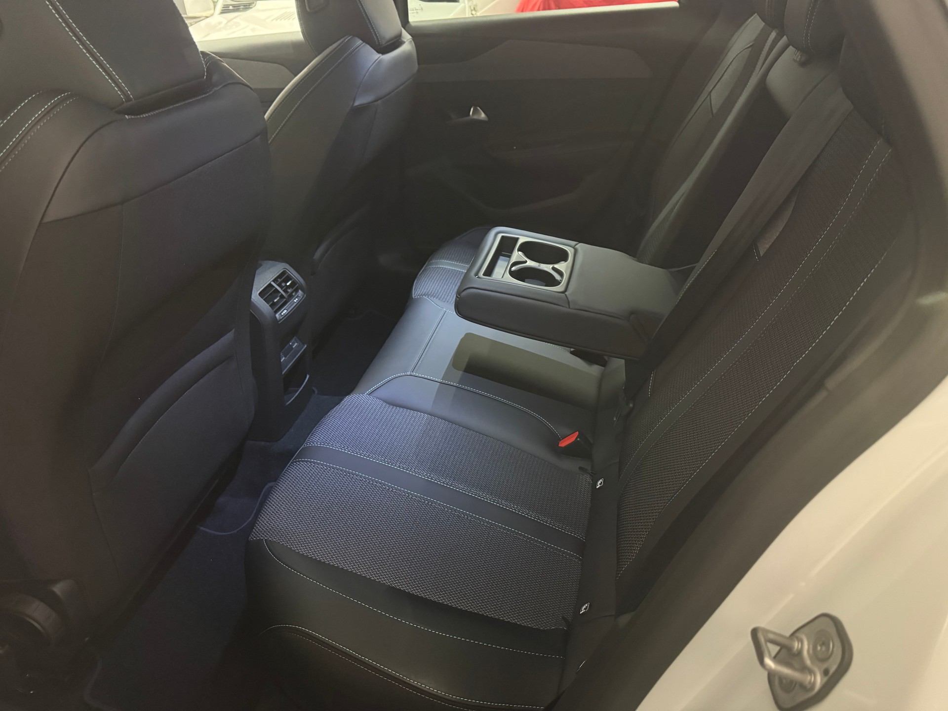 PEUGEOT 308 e SW Allure 54kWh-image-10
