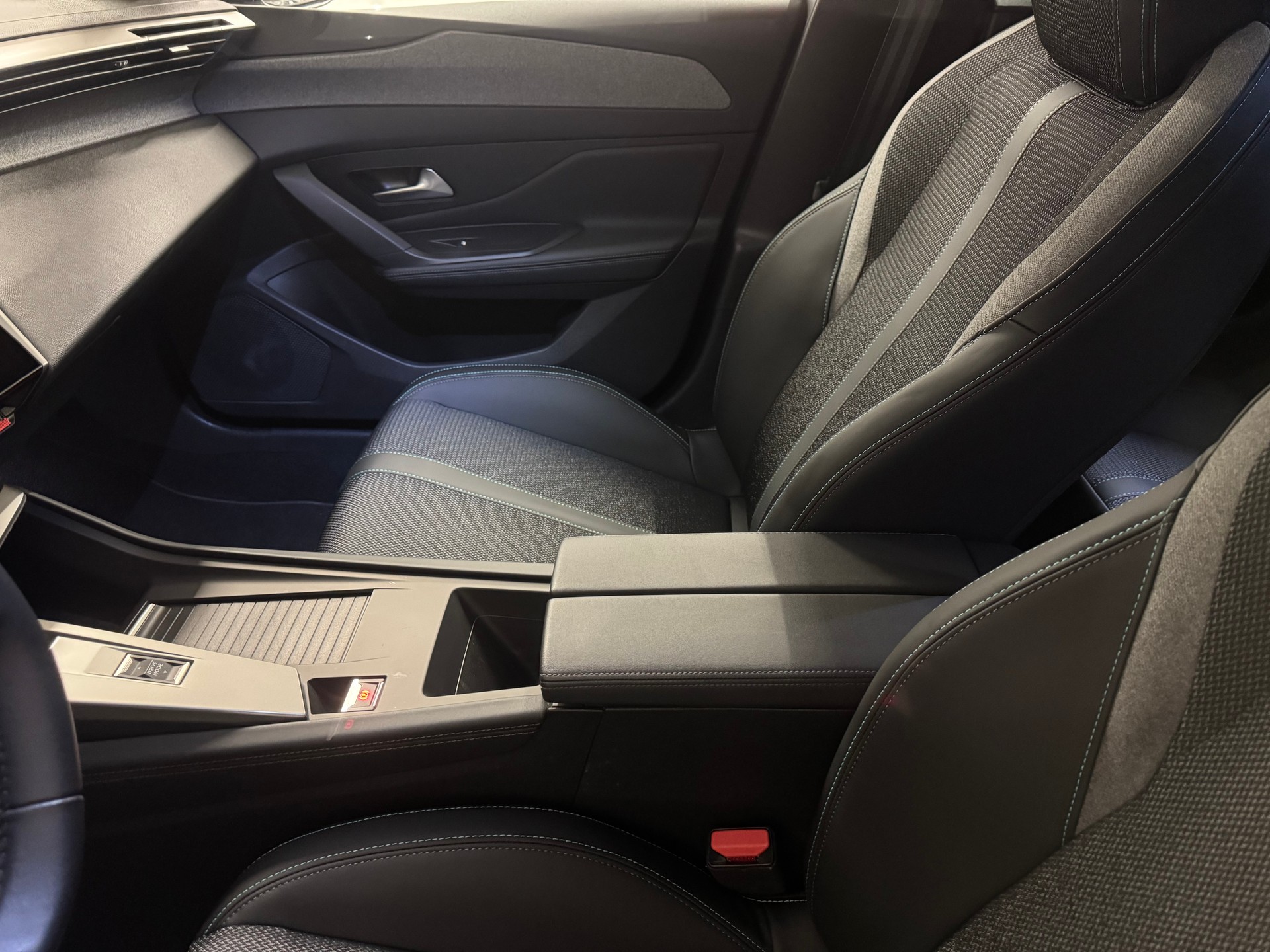 PEUGEOT 308 e SW Allure 54kWh-image-9