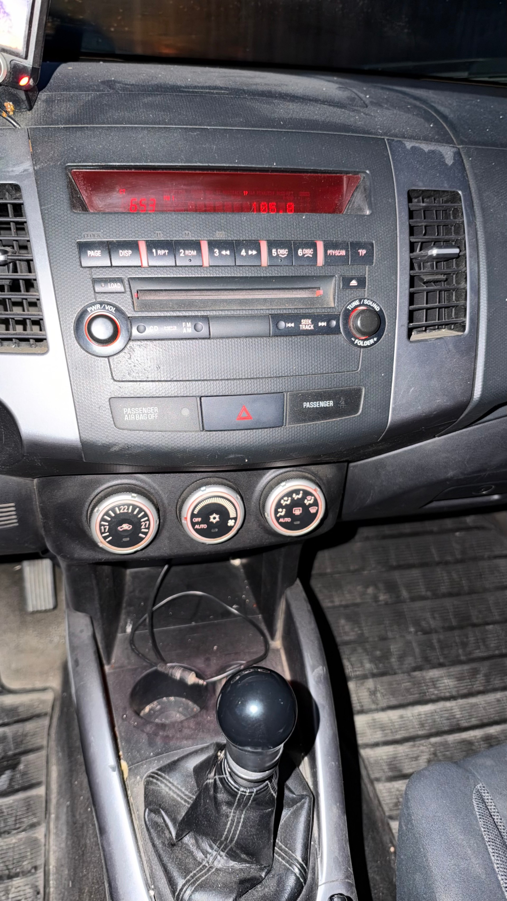 MITSUBISHI Outlander 2.0 DID Invite 4WD-image-13